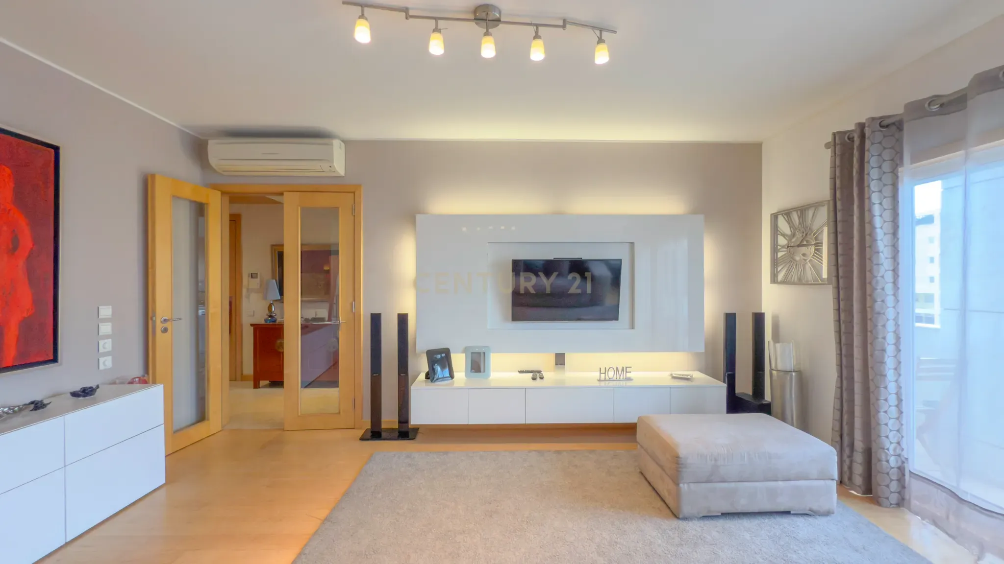 Magnifico apartamento T3 no Fórum Oeiras, com terraço privado 40m2, boa exposição solar, boas áreas e com tudo perto de si! - Image 4