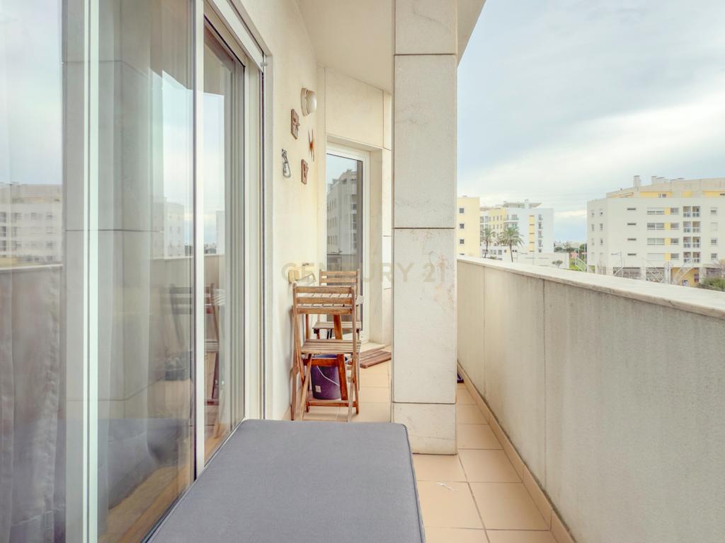 Magnifico apartamento T3 no Fórum Oeiras, com terraço privado 40m2, boa exposição solar, boas áreas e com tudo perto de si! - Image 18
