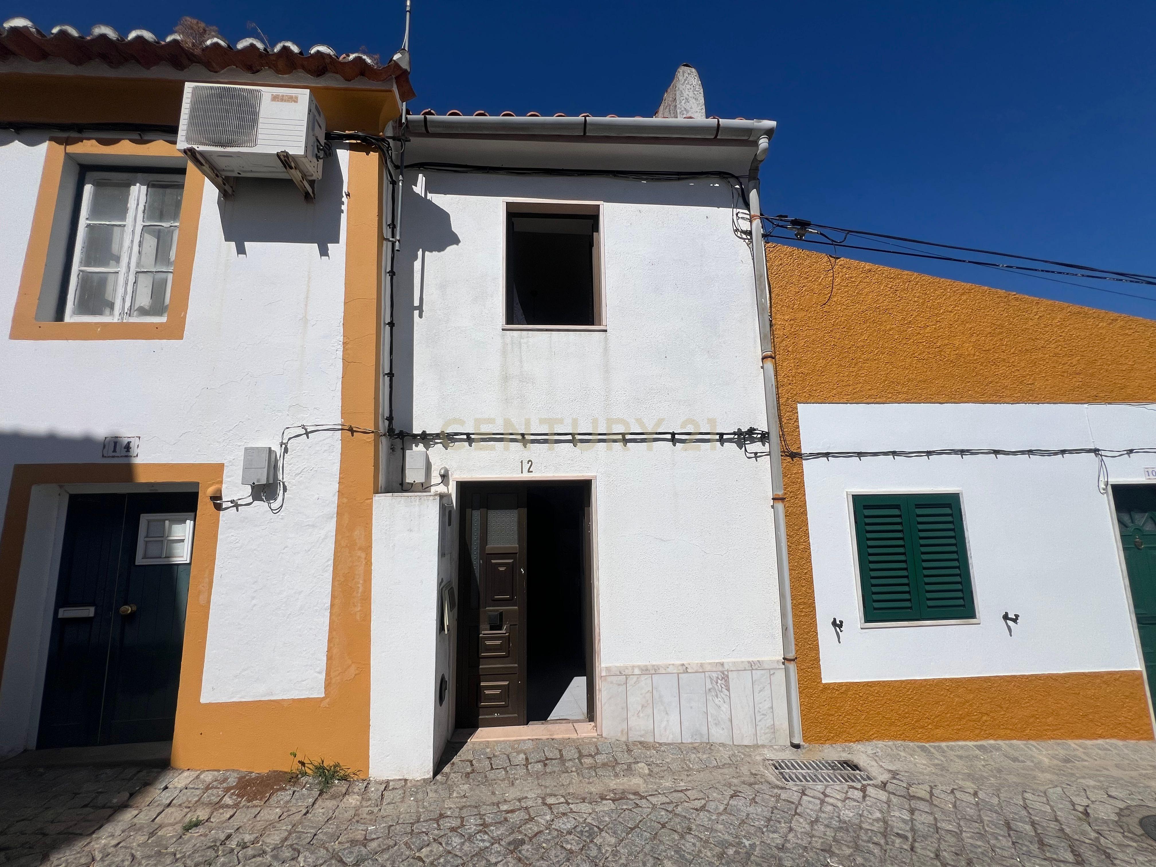 Charmosa Moradia T3 no centro de Monforte - Image 1