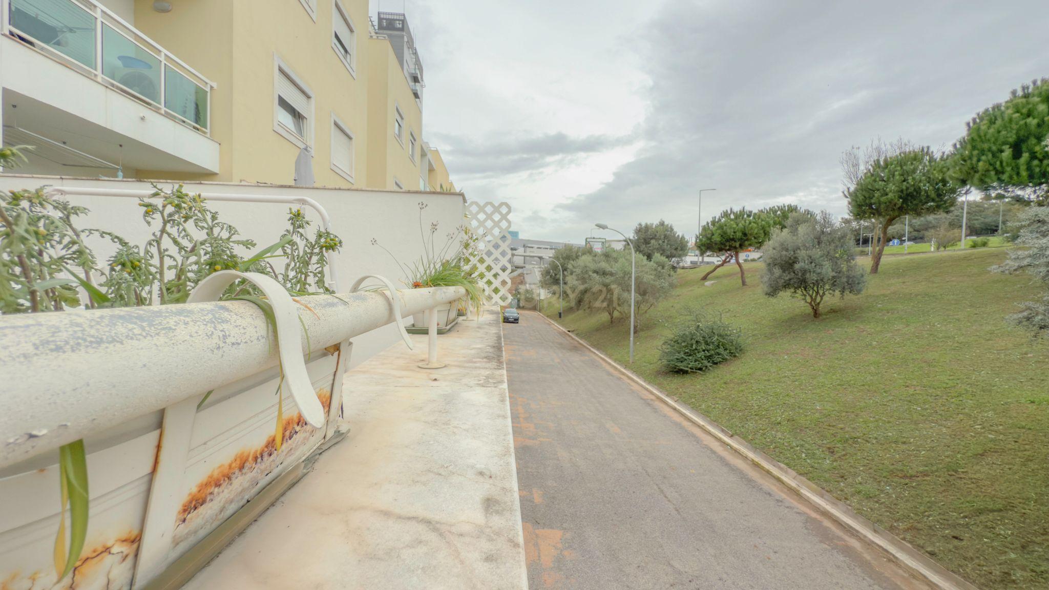 Magnifico apartamento T3 no Fórum Oeiras, com terraço privado 40m2, boa exposição solar, boas áreas e com tudo perto de si! - Image 77