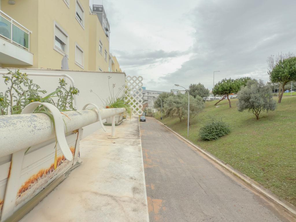 Magnifico apartamento T3 no Fórum Oeiras, com terraço privado 40m2, boa exposição solar, boas áreas e com tudo perto de si! - Image 77