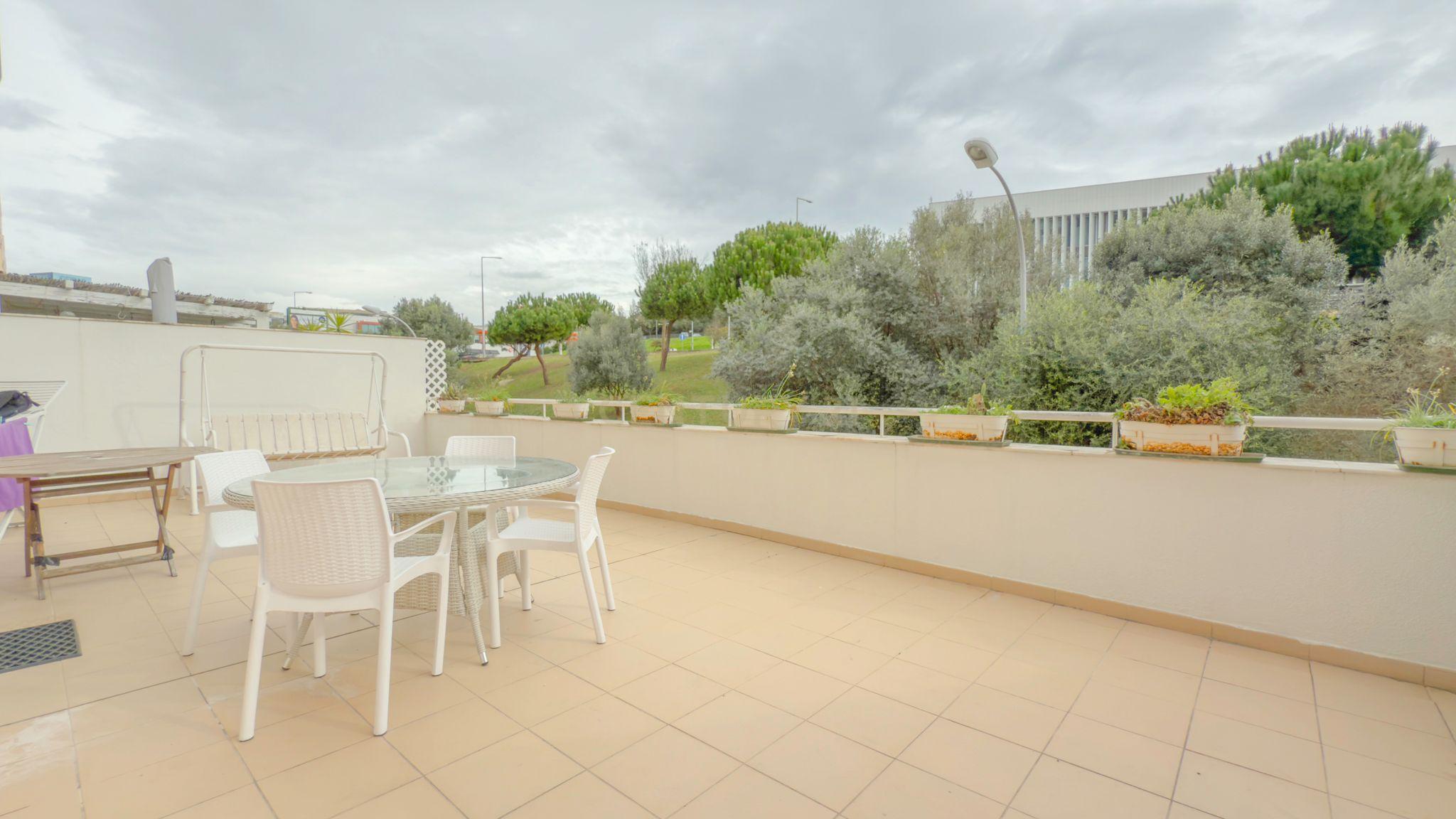 Magnifico apartamento T3 no Fórum Oeiras, com terraço privado 40m2, boa exposição solar, boas áreas e com tudo perto de si! - Image 59