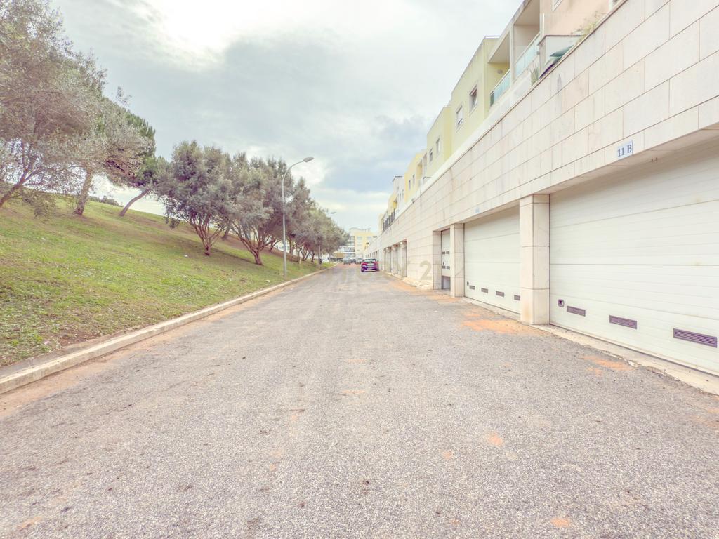 Magnifico apartamento T3 no Fórum Oeiras, com terraço privado 40m2, boa exposição solar, boas áreas e com tudo perto de si! - Image 85