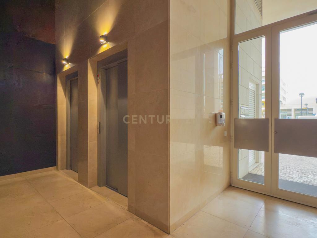Magnifico apartamento T3 no Fórum Oeiras, com terraço privado 40m2, boa exposição solar, boas áreas e com tudo perto de si! - Image 88