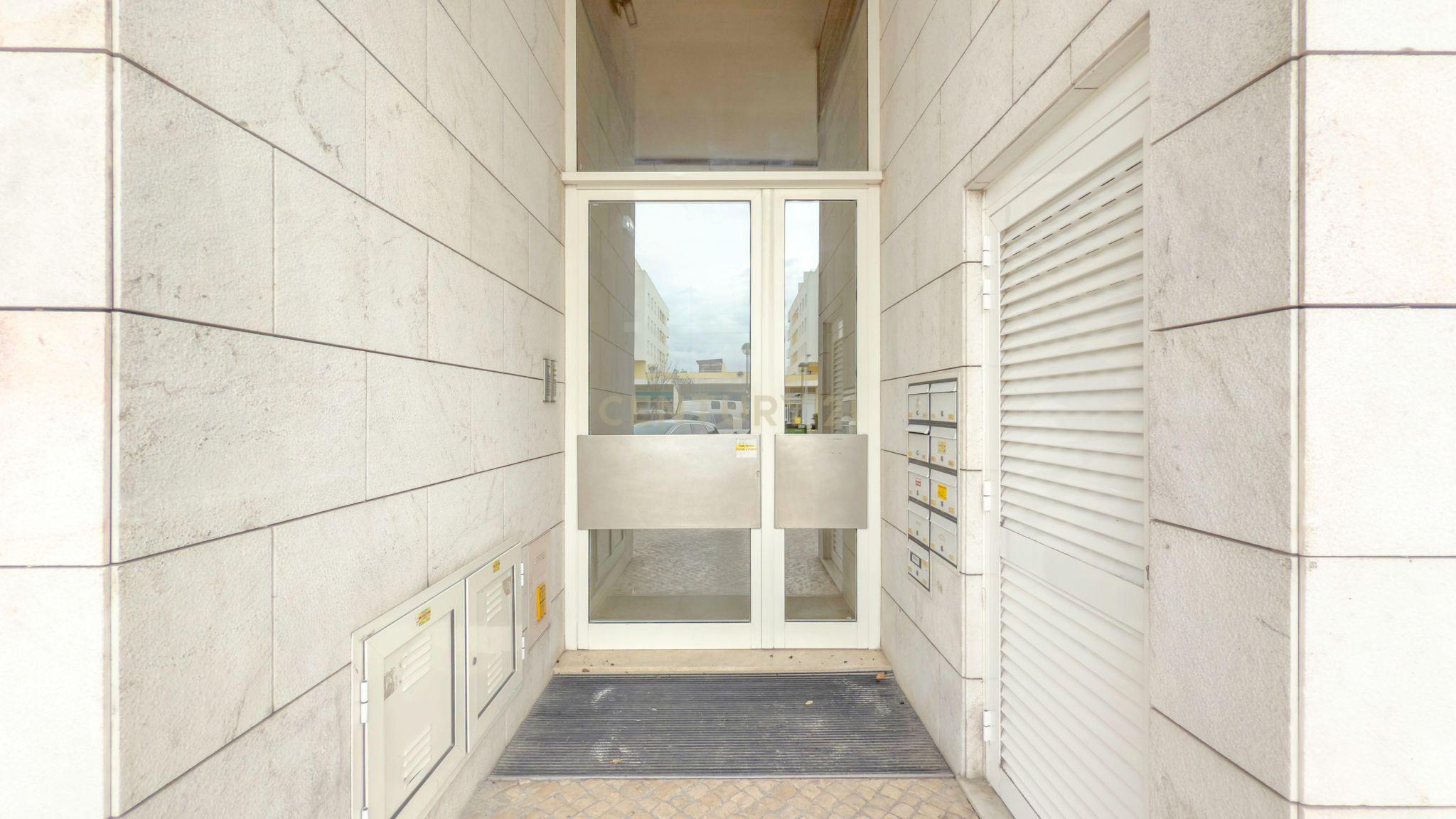 Magnifico apartamento T3 no Fórum Oeiras, com terraço privado 40m2, boa exposição solar, boas áreas e com tudo perto de si! - Image 80