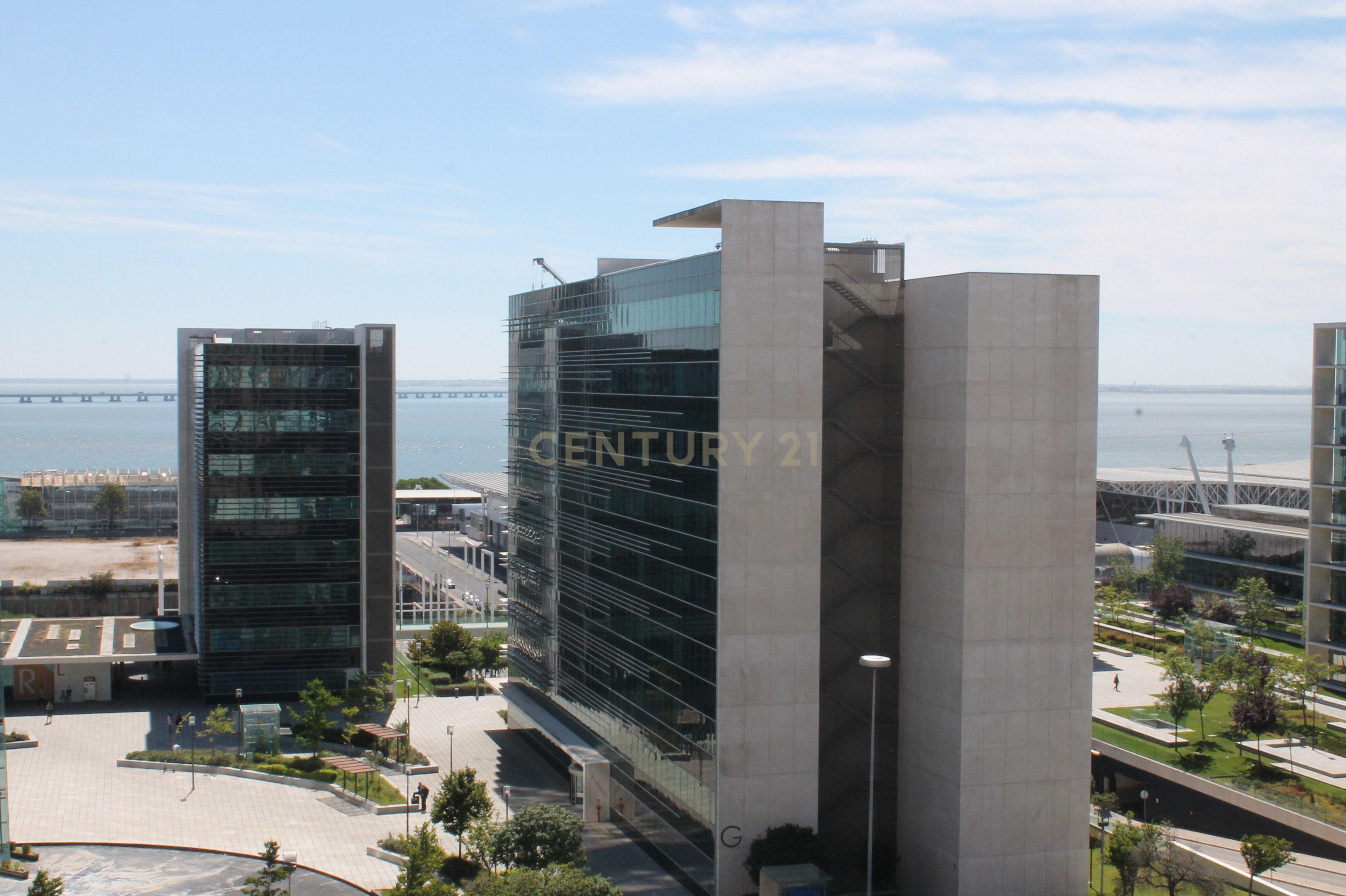 Apartamento T1 vista rio, edifício PANORAMIC, Parque das Nações - Image 27