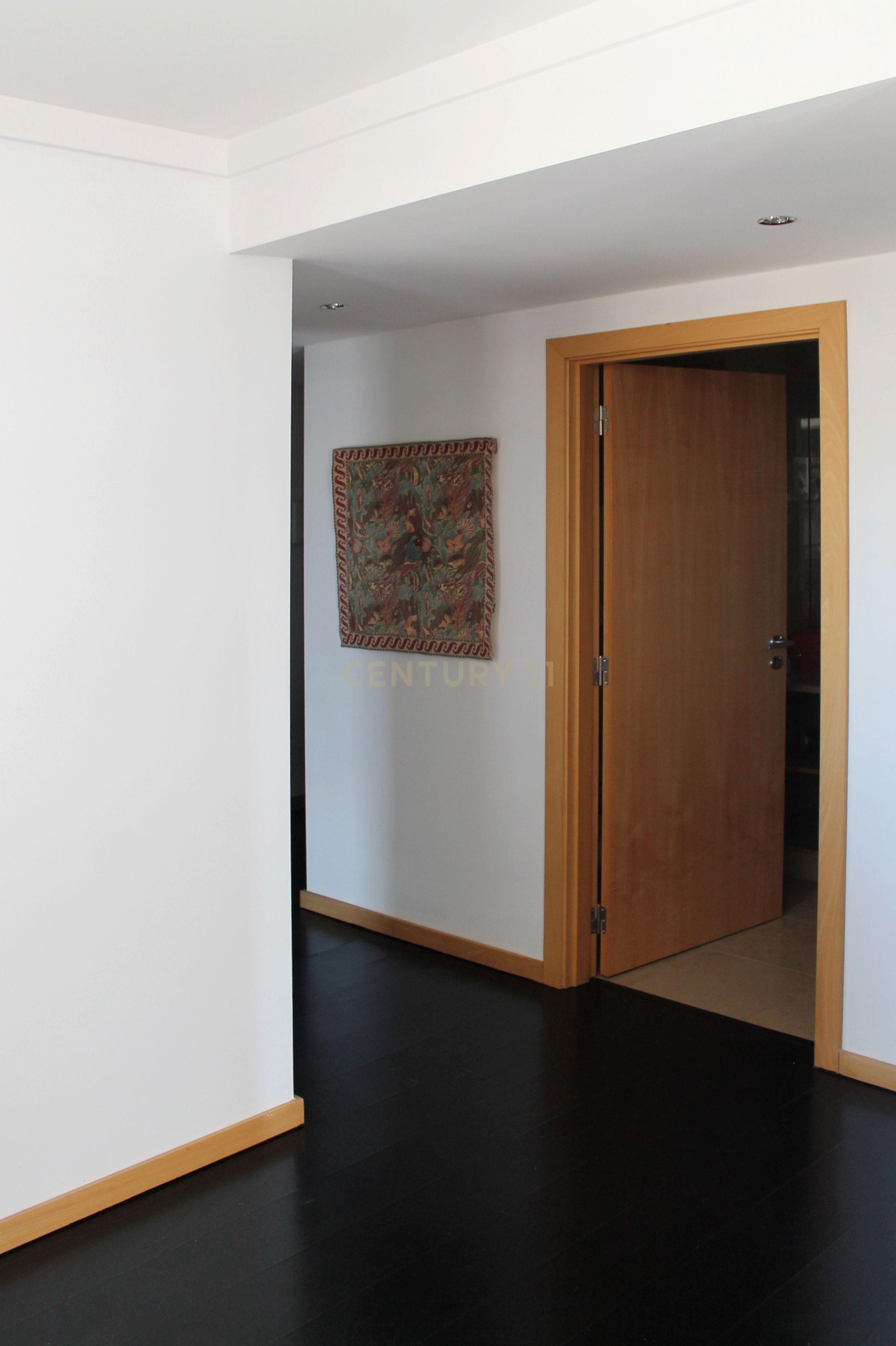 Apartamento T1 vista rio, edifício PANORAMIC, Parque das Nações - Image 3