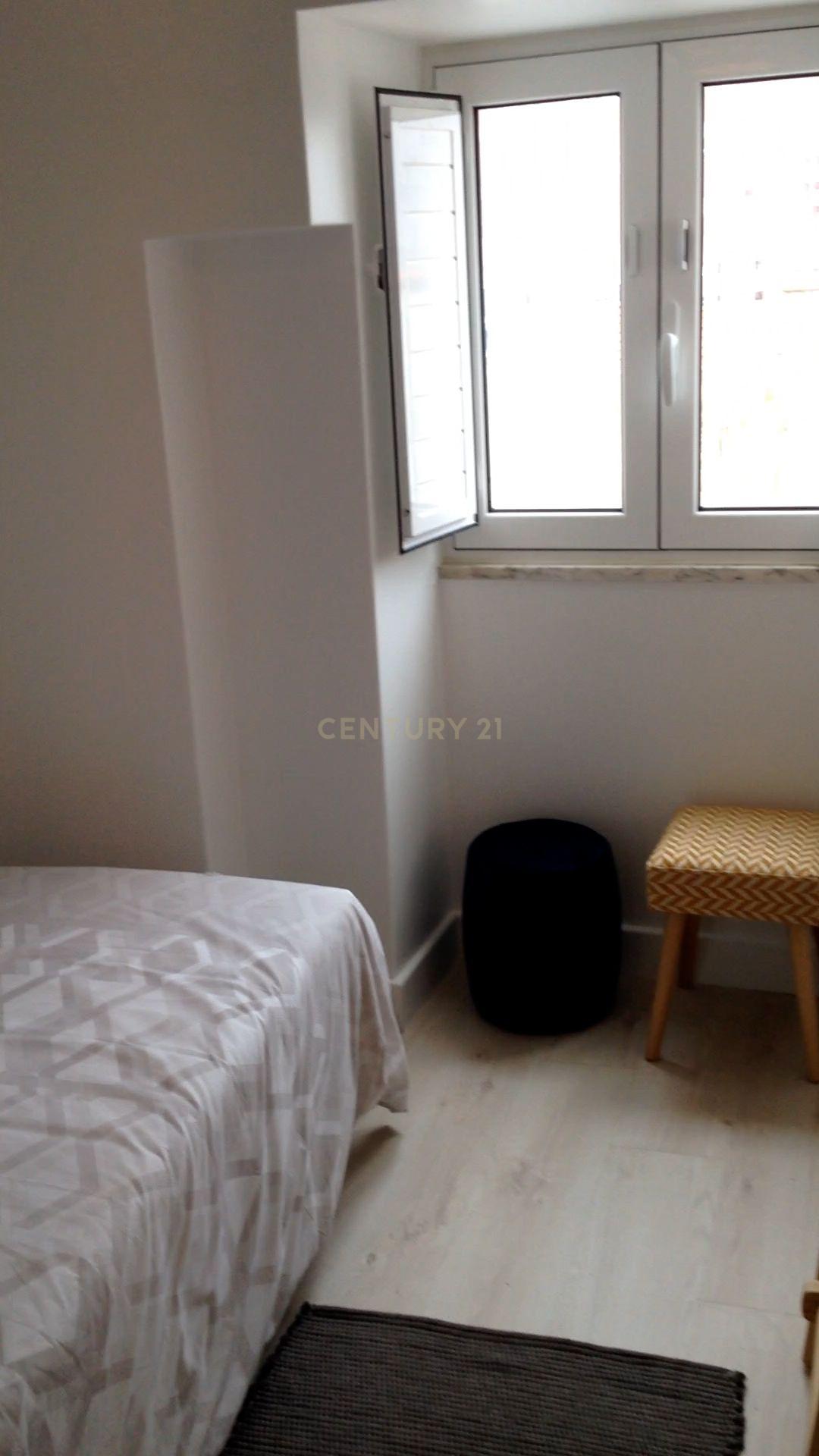 Apartamento T2 na Freguesia de São Vicente, totalmente remodelado. - Image 4