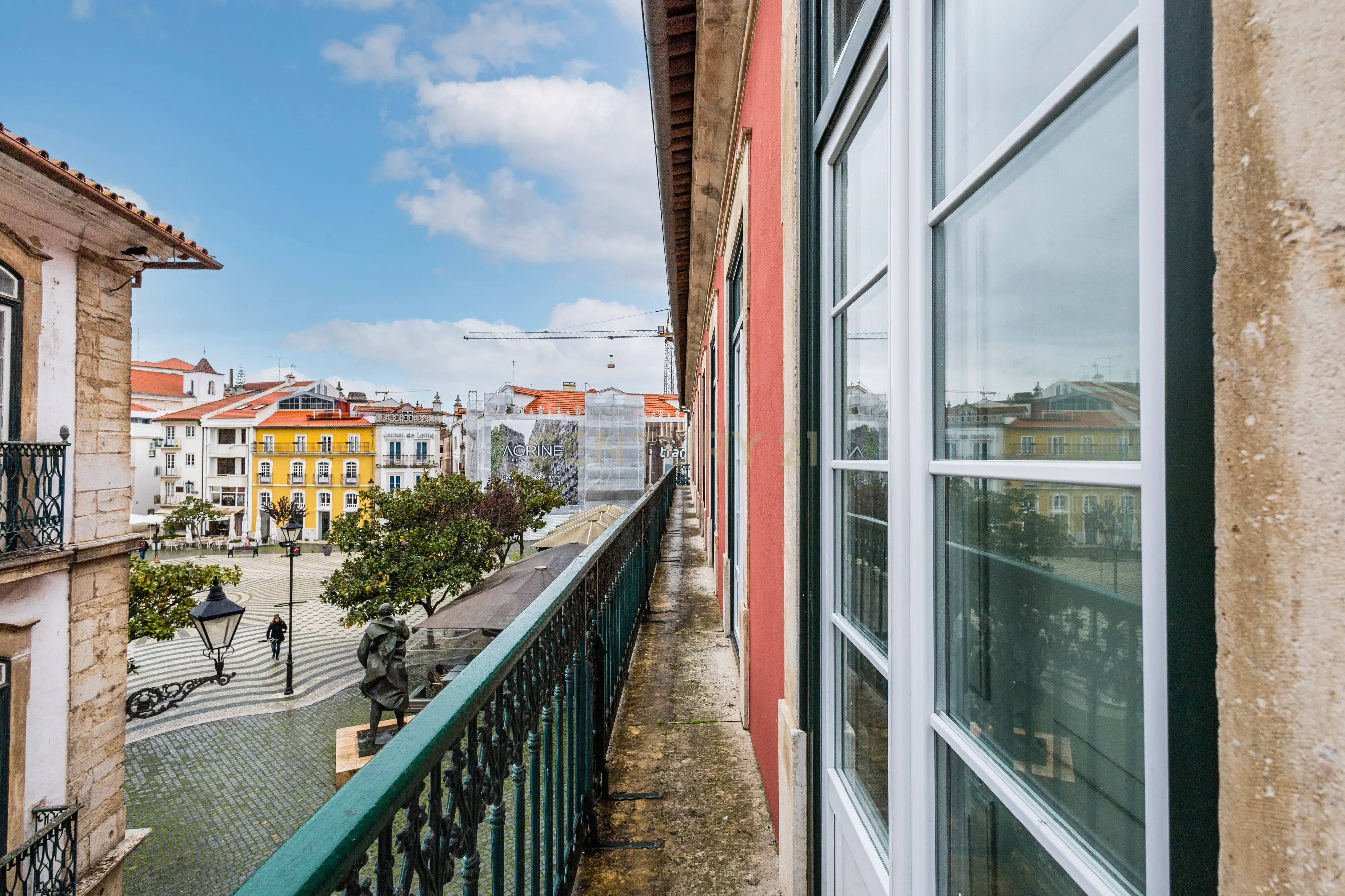 Último andar e águas furtadas em prédio histórico na Praça Rodrigues Lobo - Coração da zona histórica de Leiria - Image 12
