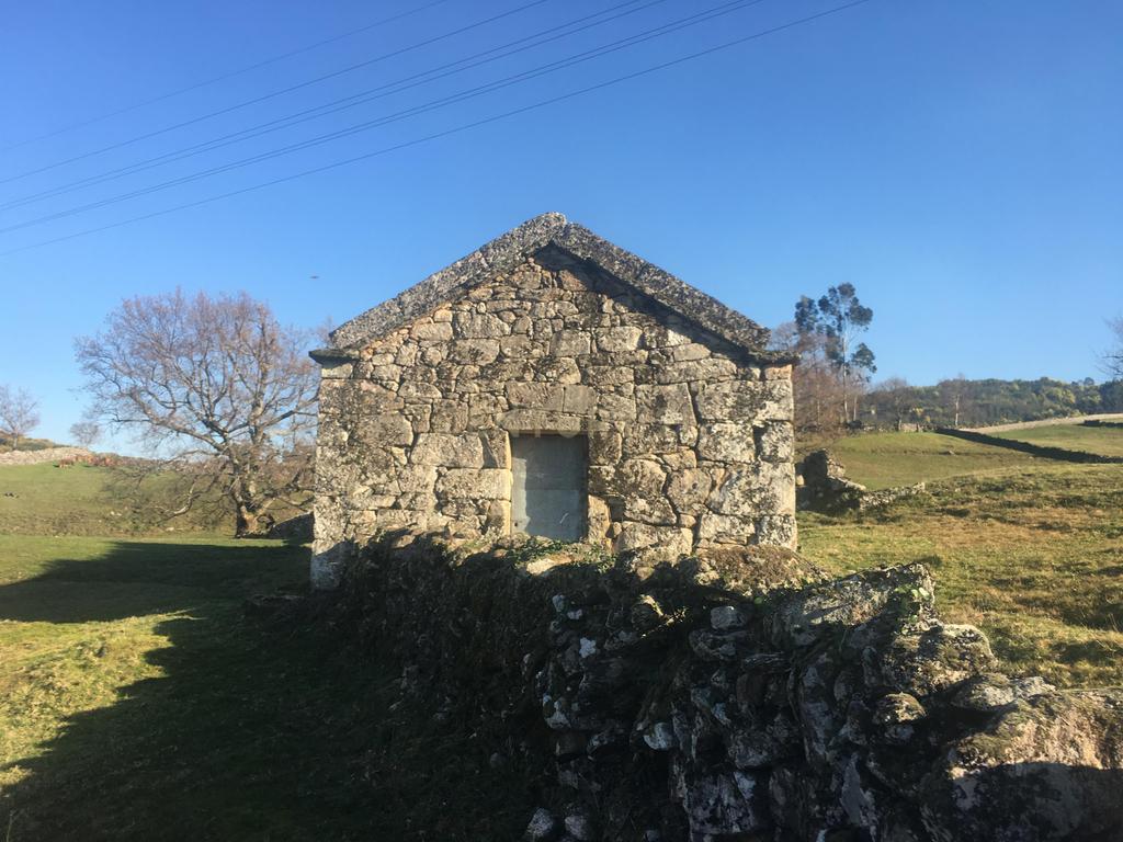 Quinta com água Nascente na Zona de Gerês - Image 1