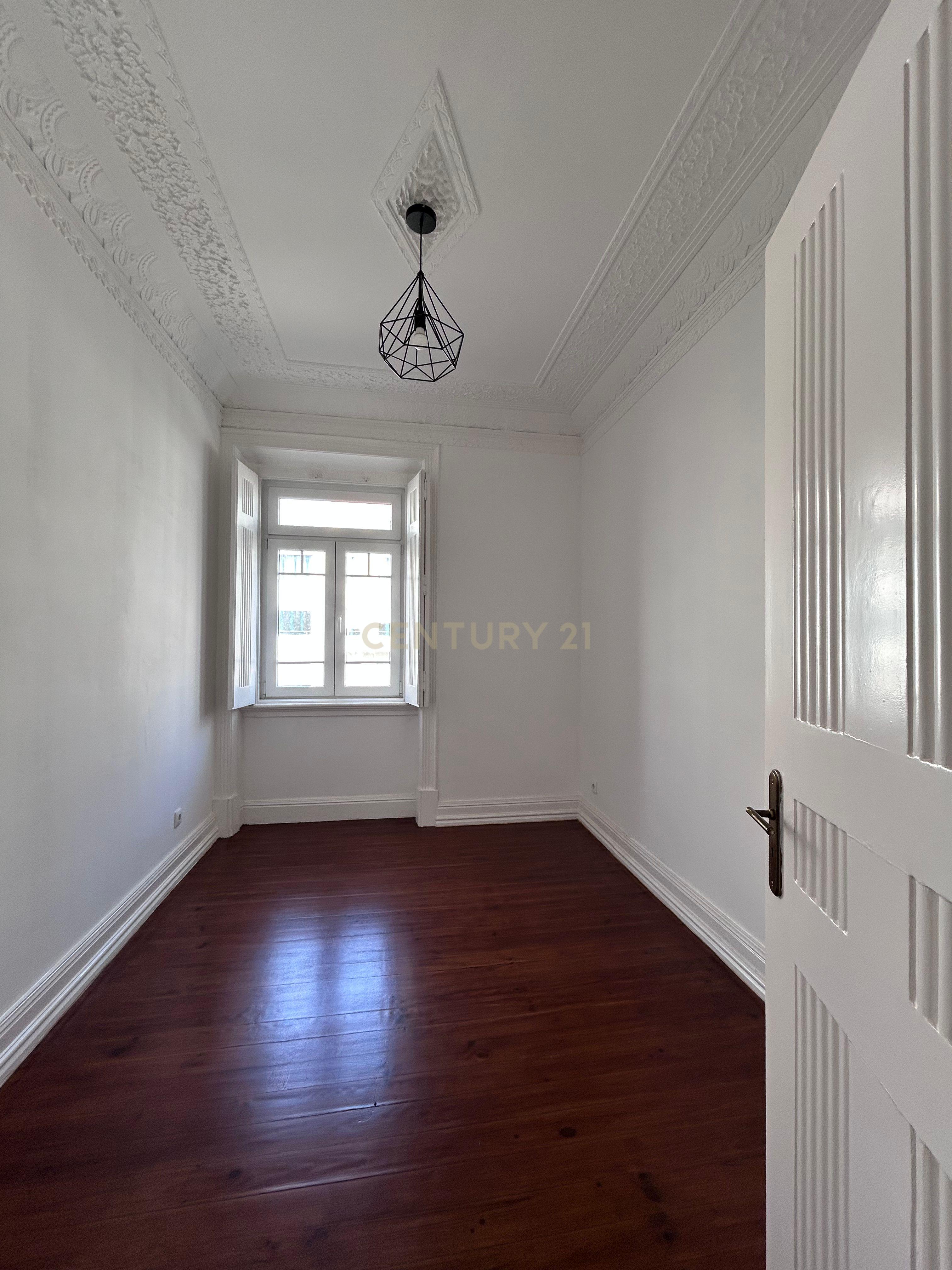Apartamento T2 em Lisboa, na Av. Joaquim António de Aguiar - Image 3