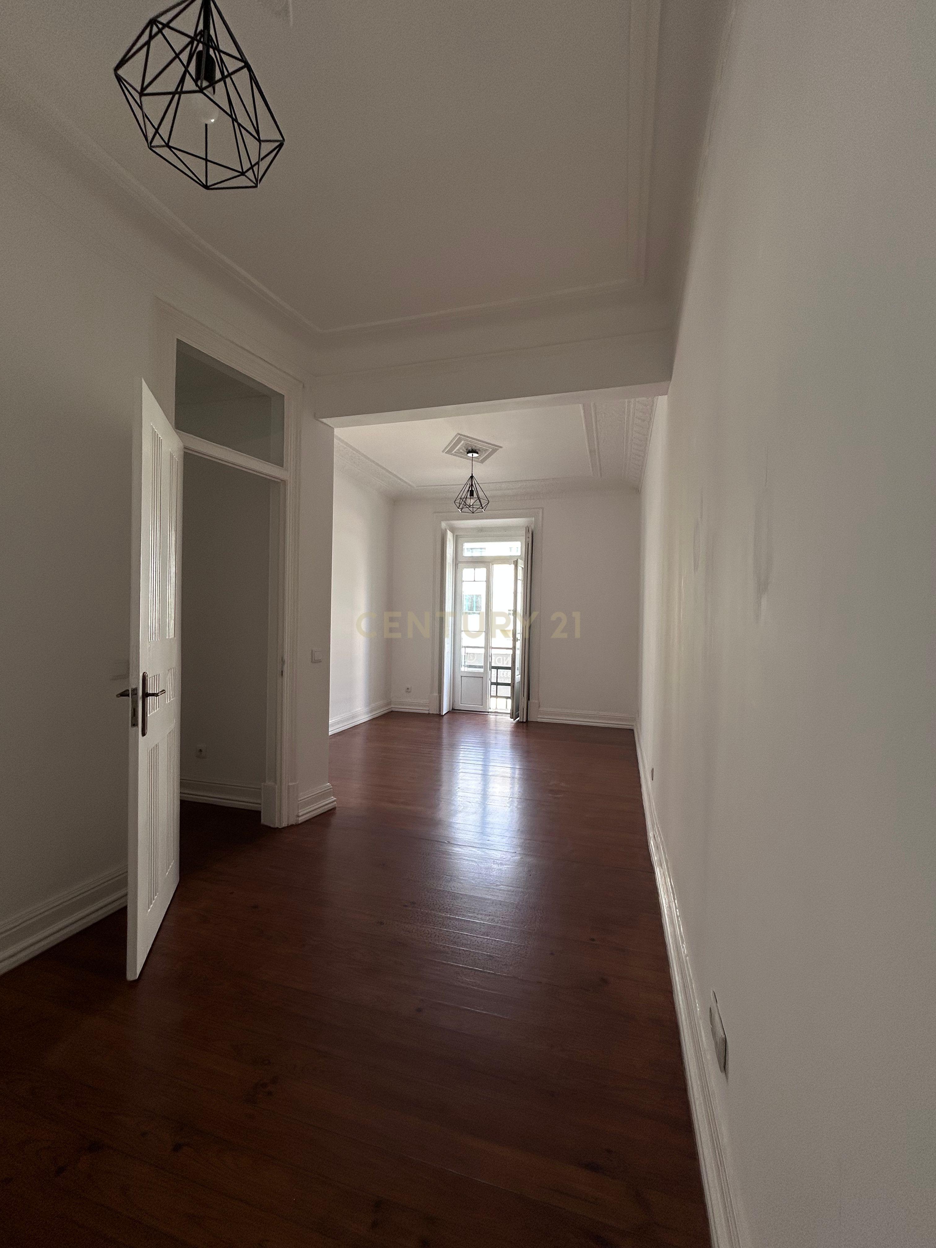 Apartamento T2 em Lisboa, na Av. Joaquim António de Aguiar - Image 7