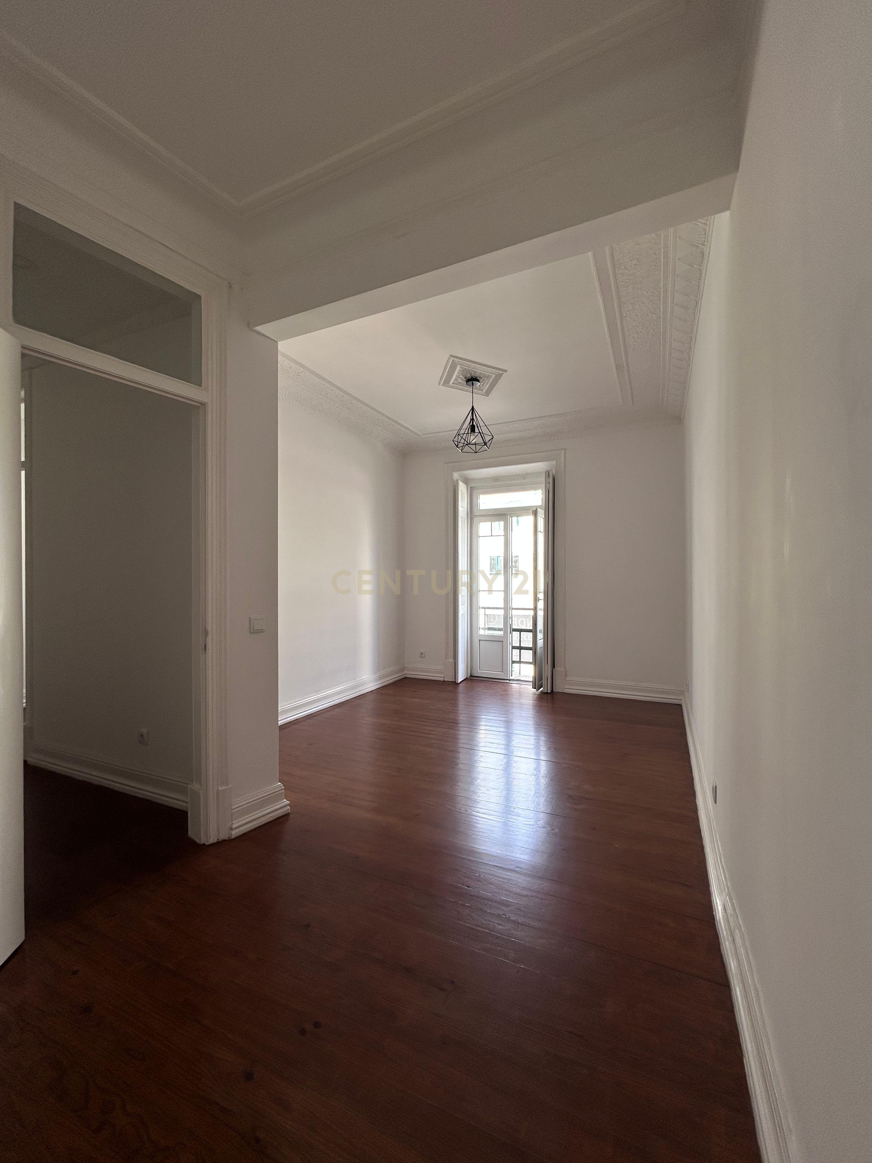 Apartamento T2 em Lisboa, na Av. Joaquim António de Aguiar - Image 9