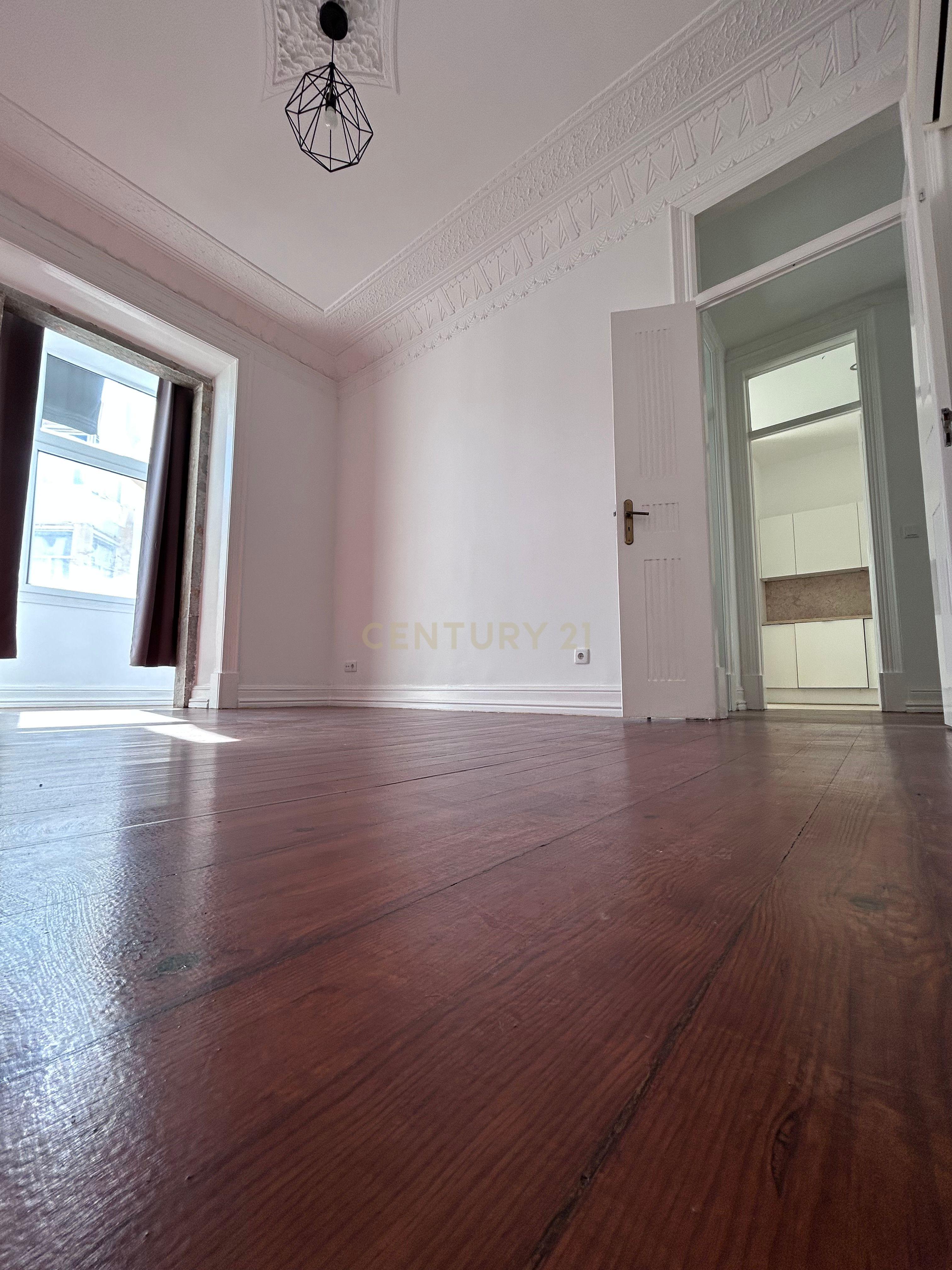 Apartamento T2 em Lisboa, na Av. Joaquim António de Aguiar - Image 4