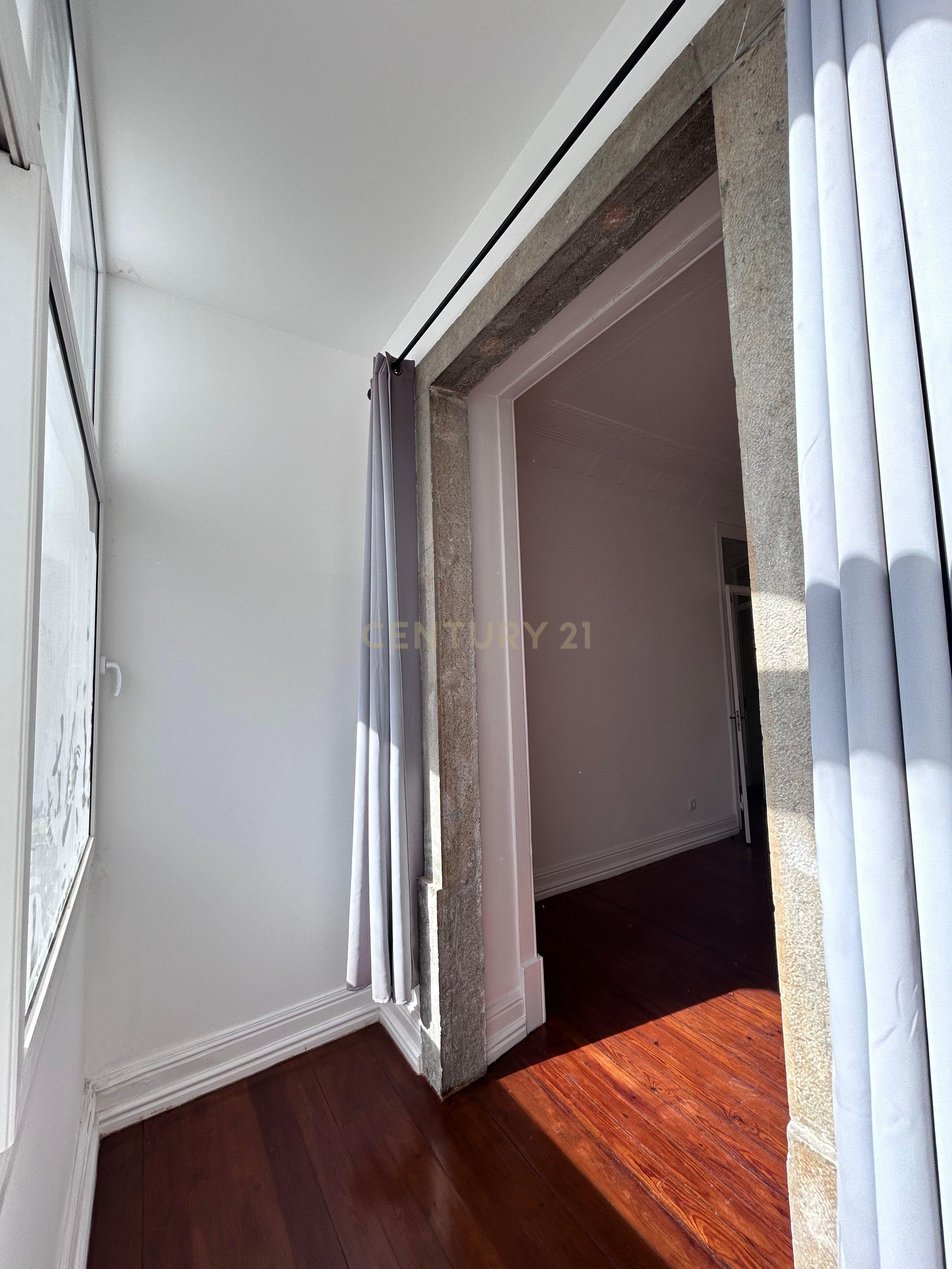 Apartamento T2 em Lisboa, na Av. Joaquim António de Aguiar - Image 26