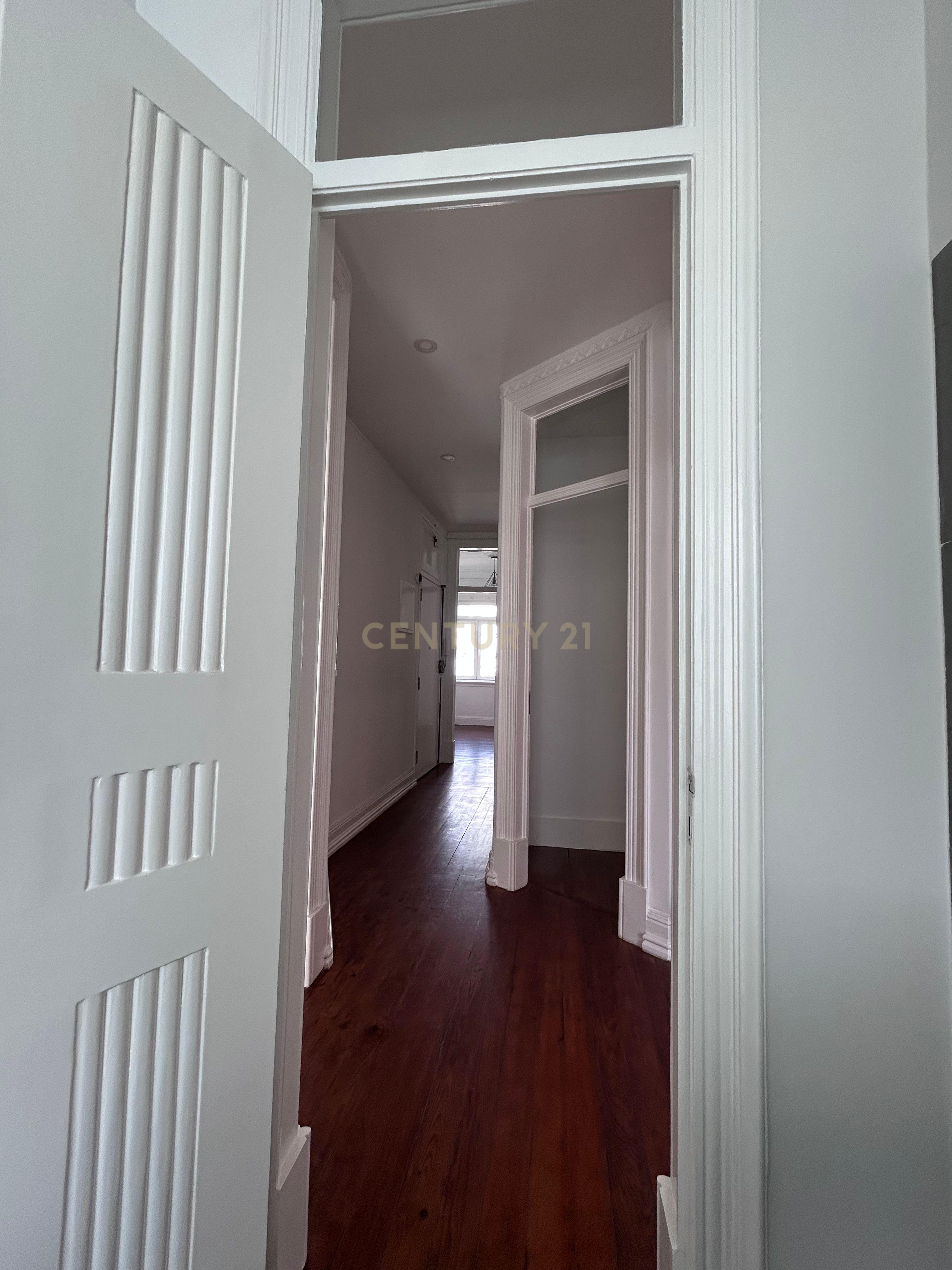 Apartamento T2 em Lisboa, na Av. Joaquim António de Aguiar - Image 11