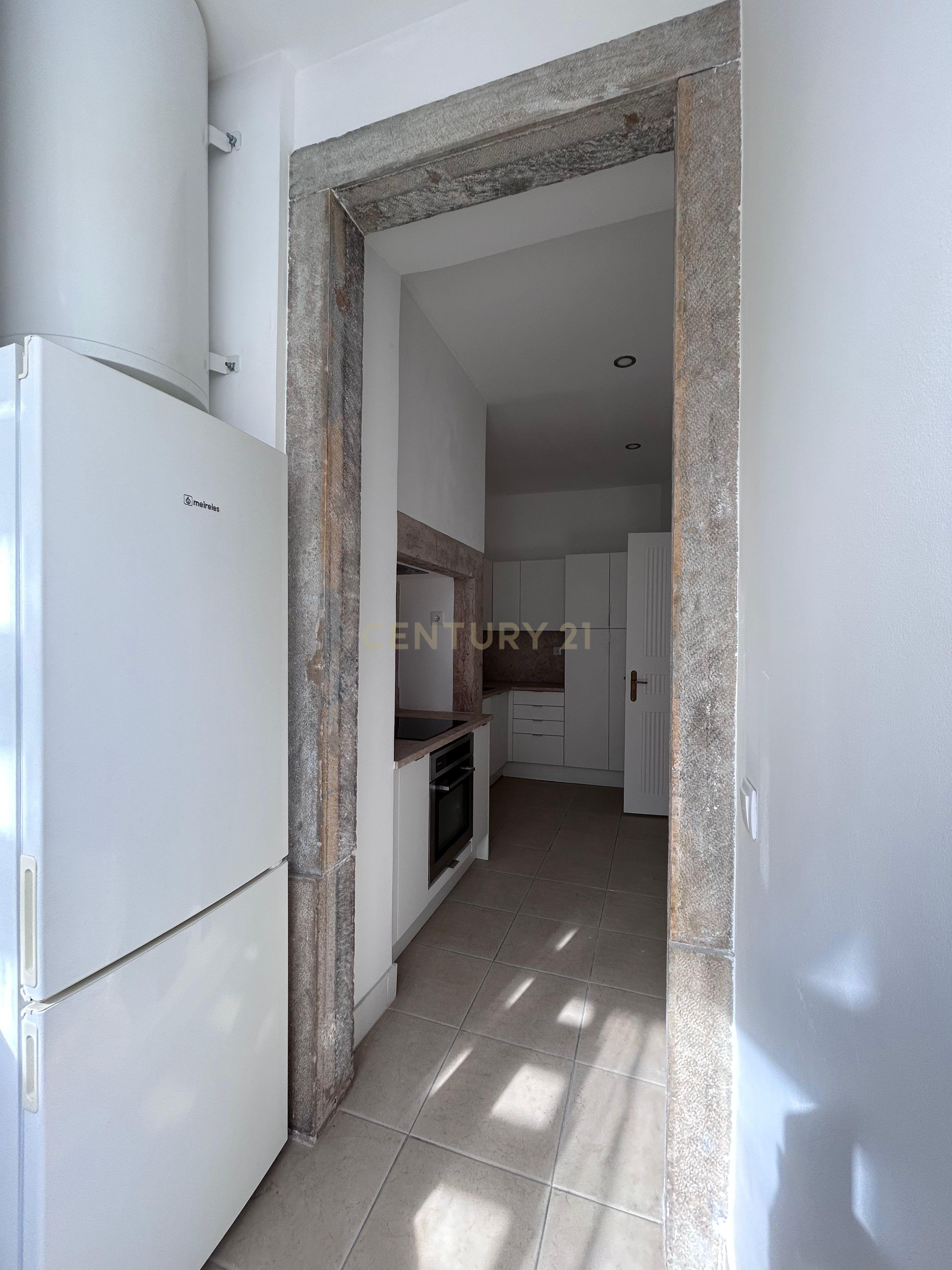 Apartamento T2 em Lisboa, na Av. Joaquim António de Aguiar - Image 15