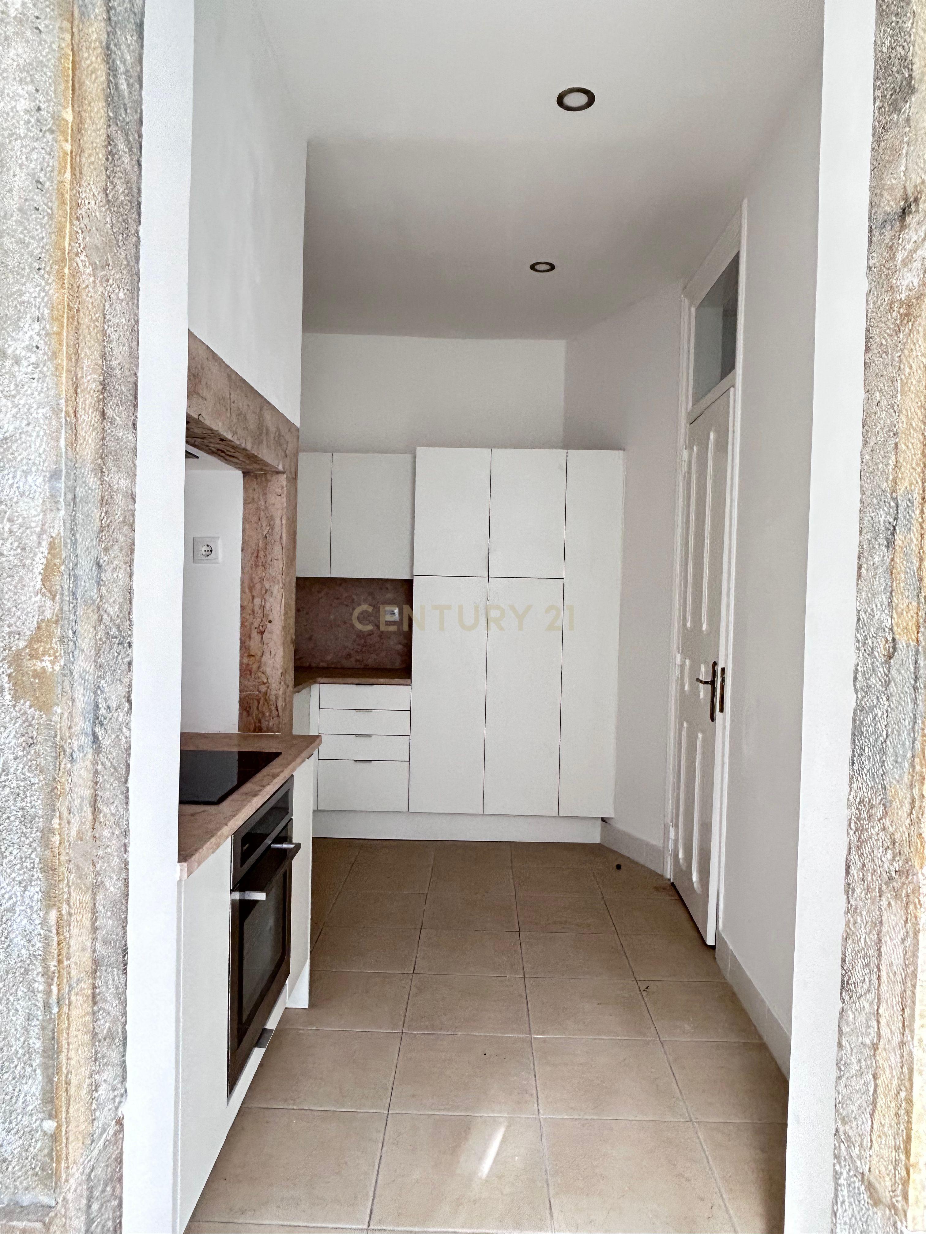 Apartamento T2 em Lisboa, na Av. Joaquim António de Aguiar - Image 16