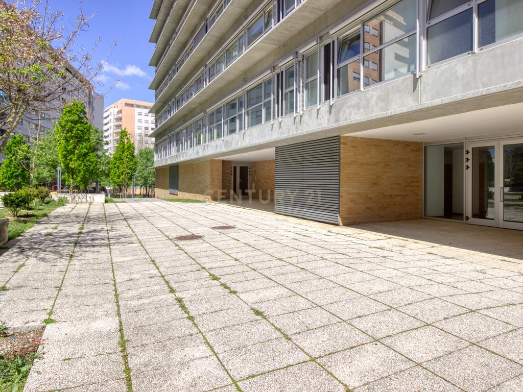 Fantástico T2 em condomínio privado com um lugar de estacionamento - Image 49