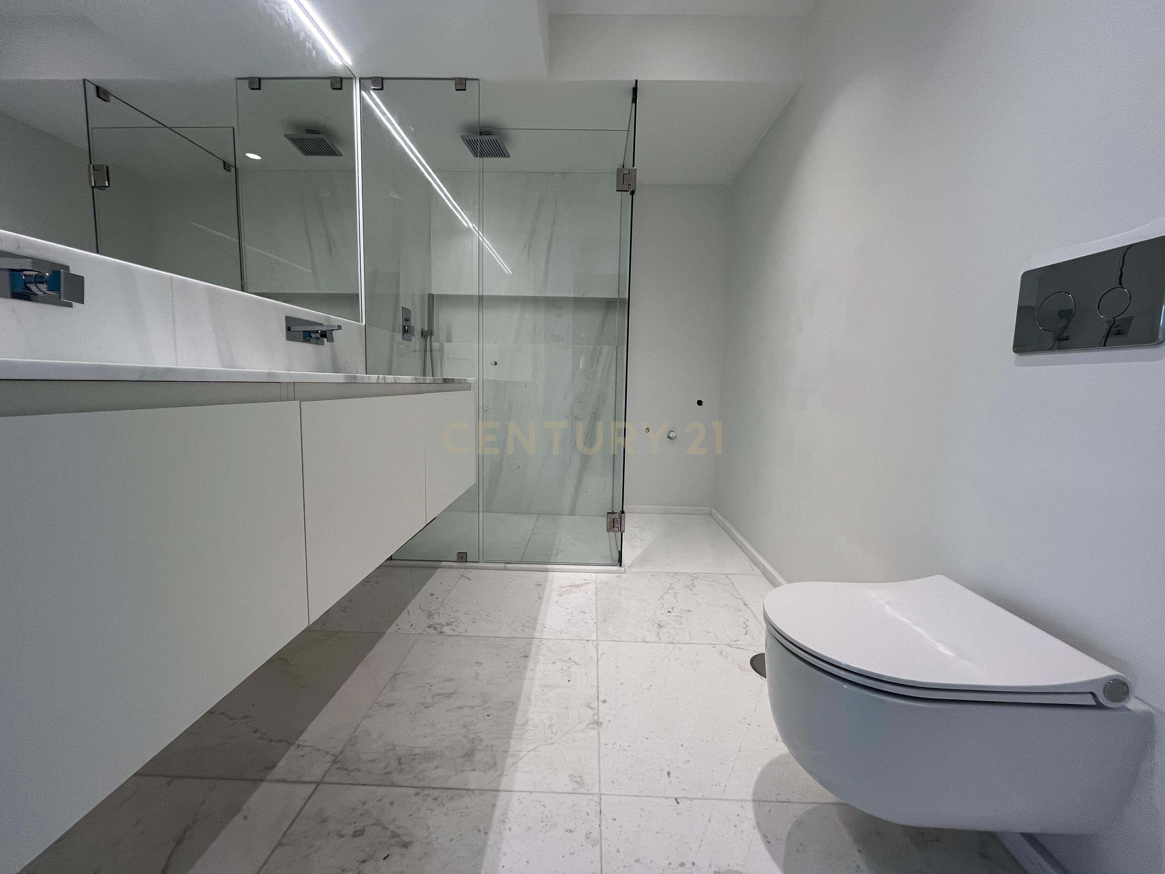 Apartamento a estrear con um quarto, garagem e arrecadação a pé do Parque Eduardo VII - Image 13