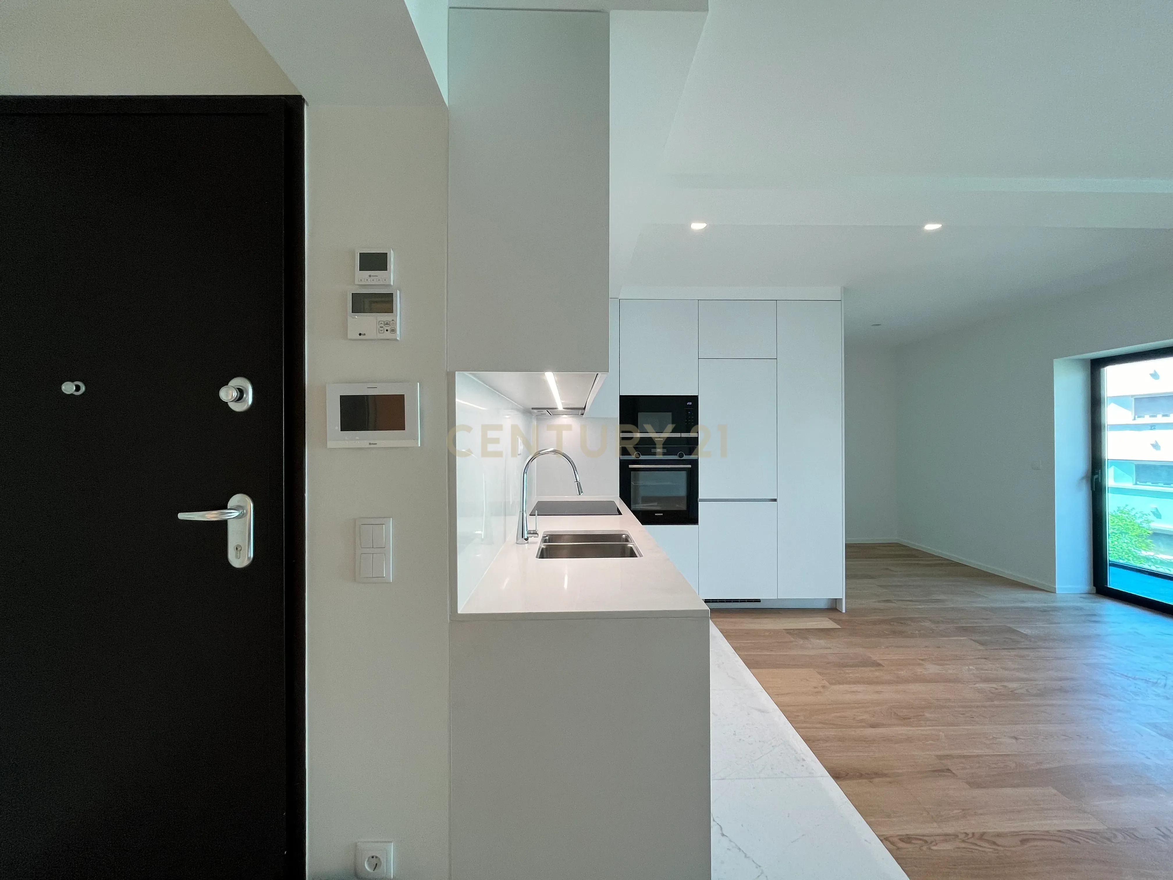 Apartamento a estrear con um quarto, garagem e arrecadação a pé do Parque Eduardo VII - Image 10