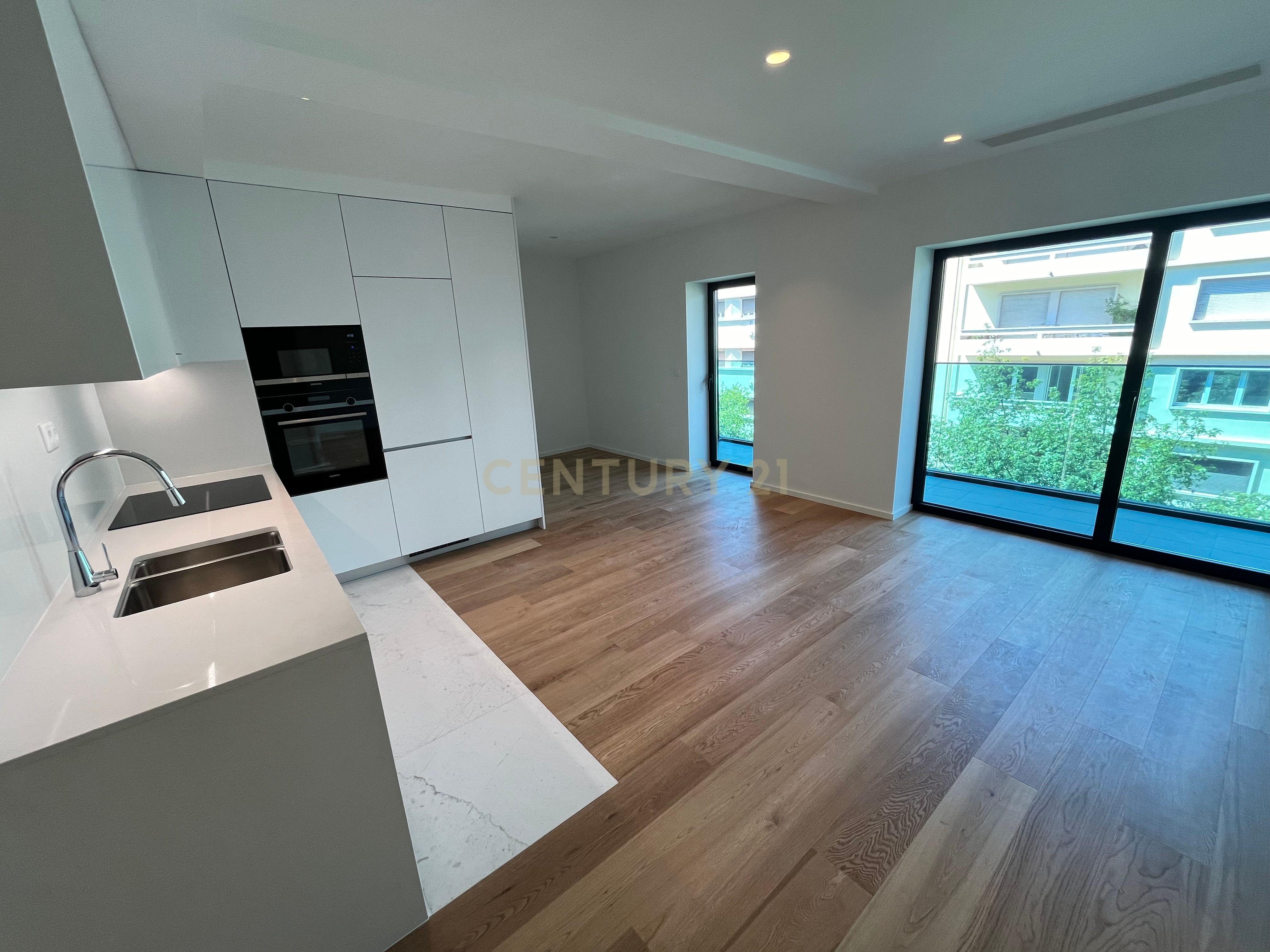 Apartamento a estrear con um quarto, garagem e arrecadação a pé do Parque Eduardo VII - Image 2