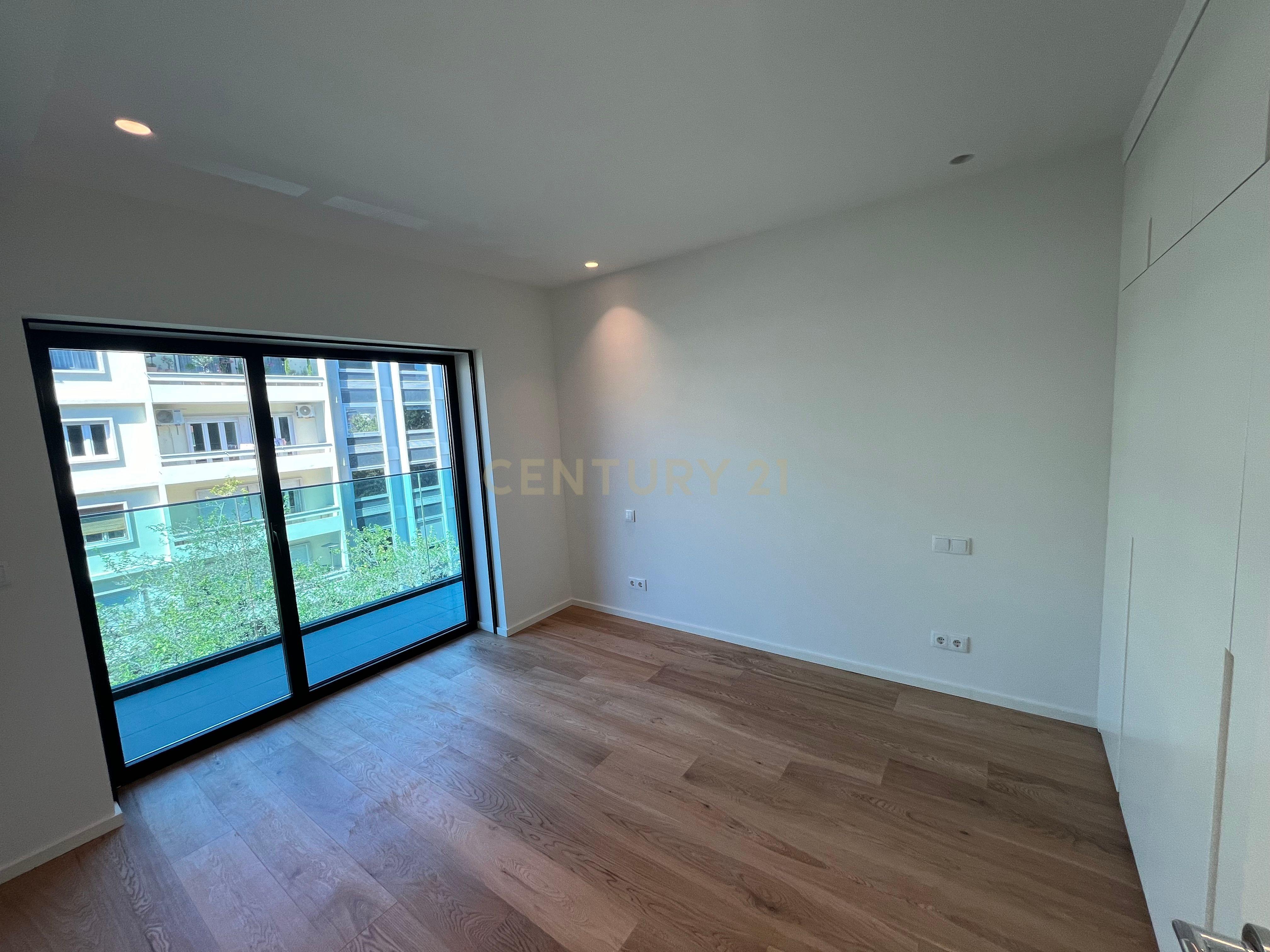 Apartamento a estrear con um quarto, garagem e arrecadação a pé do Parque Eduardo VII - Image 5