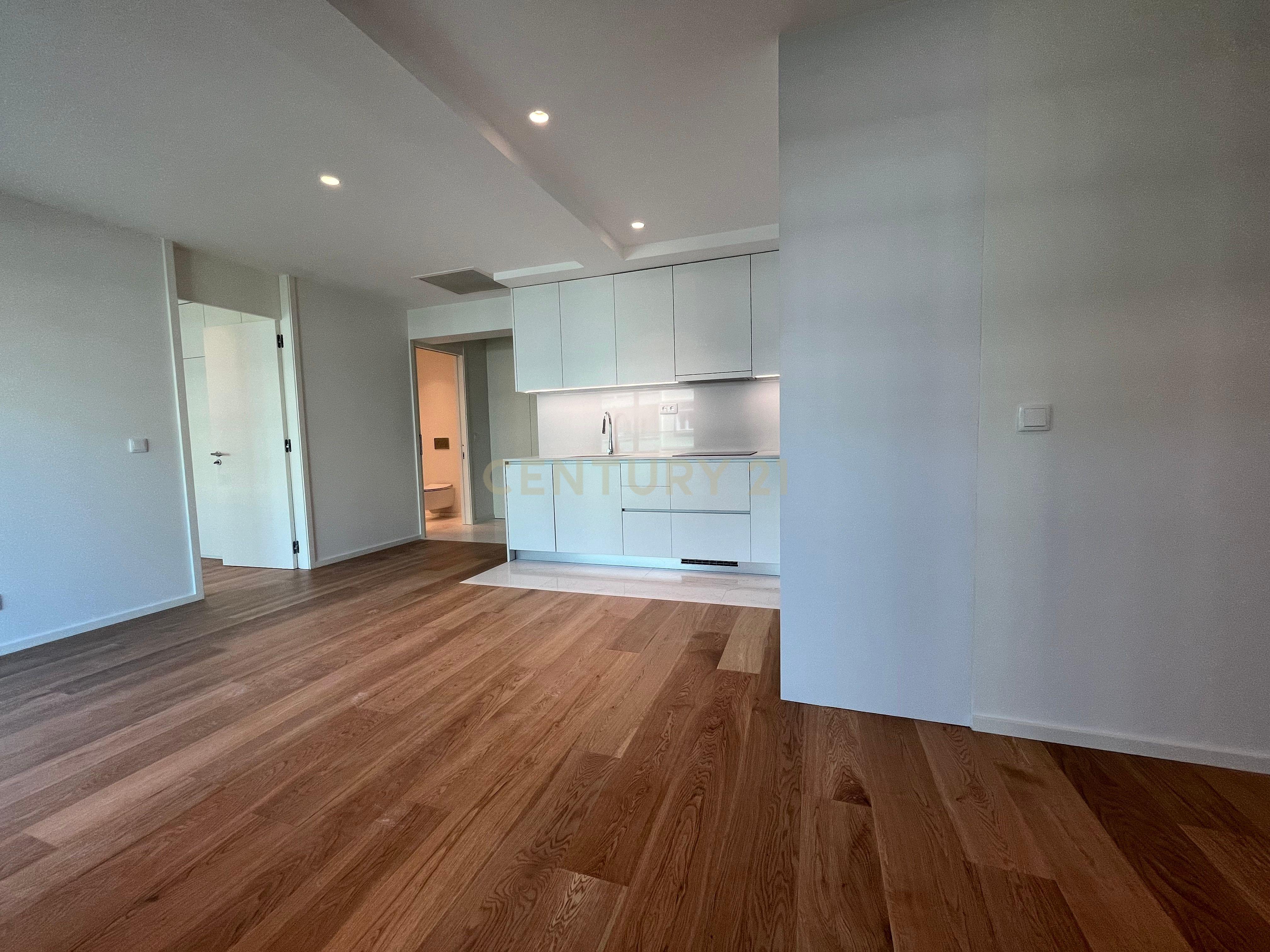 Apartamento a estrear con um quarto, garagem e arrecadação a pé do Parque Eduardo VII - Image 12