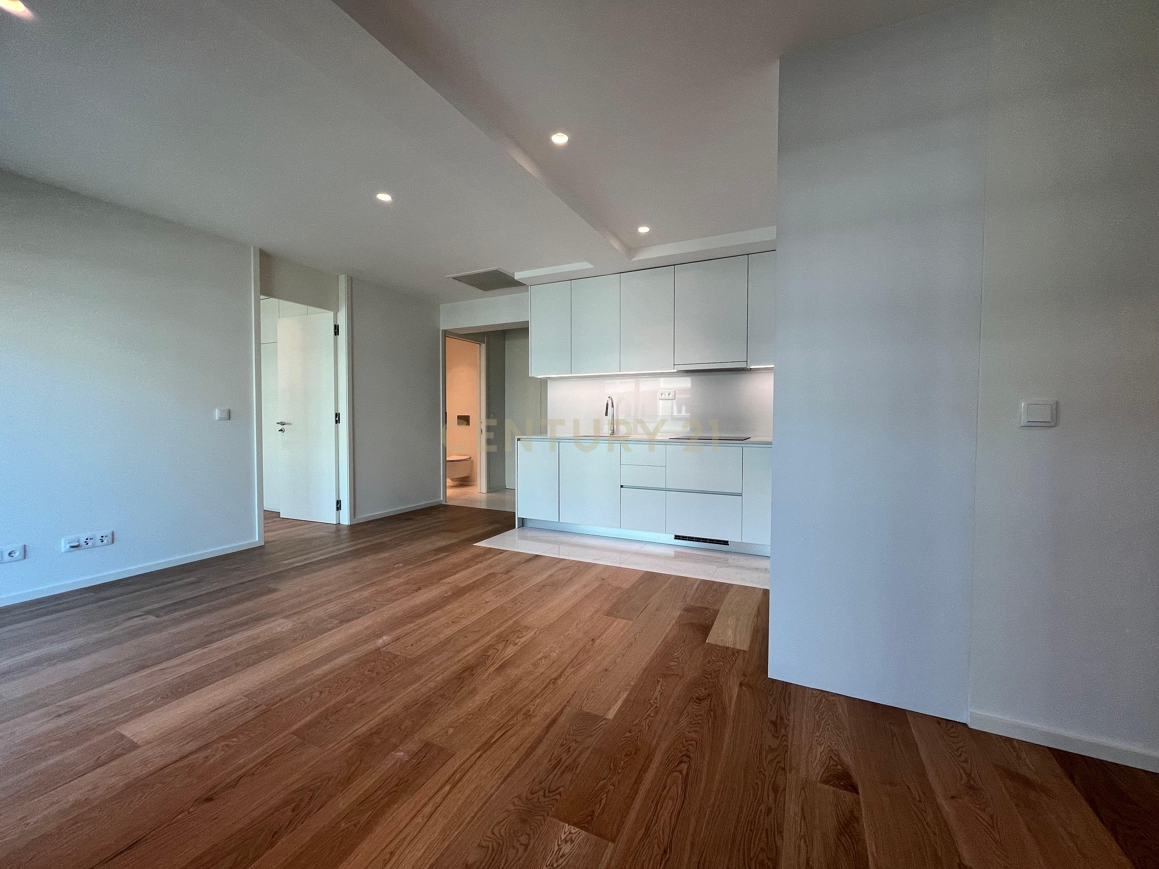 Apartamento a estrear con um quarto, garagem e arrecadação a pé do Parque Eduardo VII - Image 11