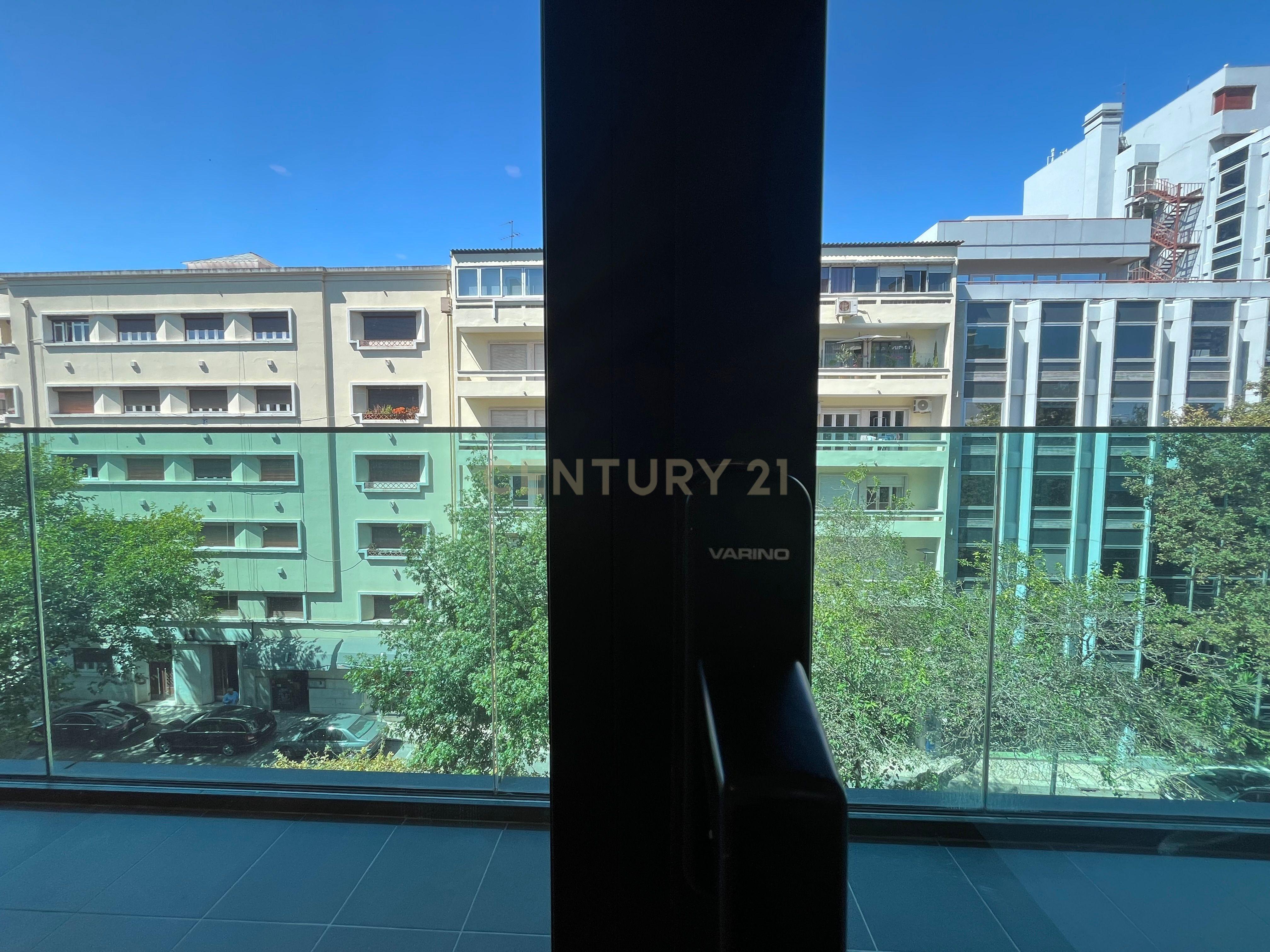 Apartamento a estrear con um quarto, garagem e arrecadação a pé do Parque Eduardo VII - Image 17