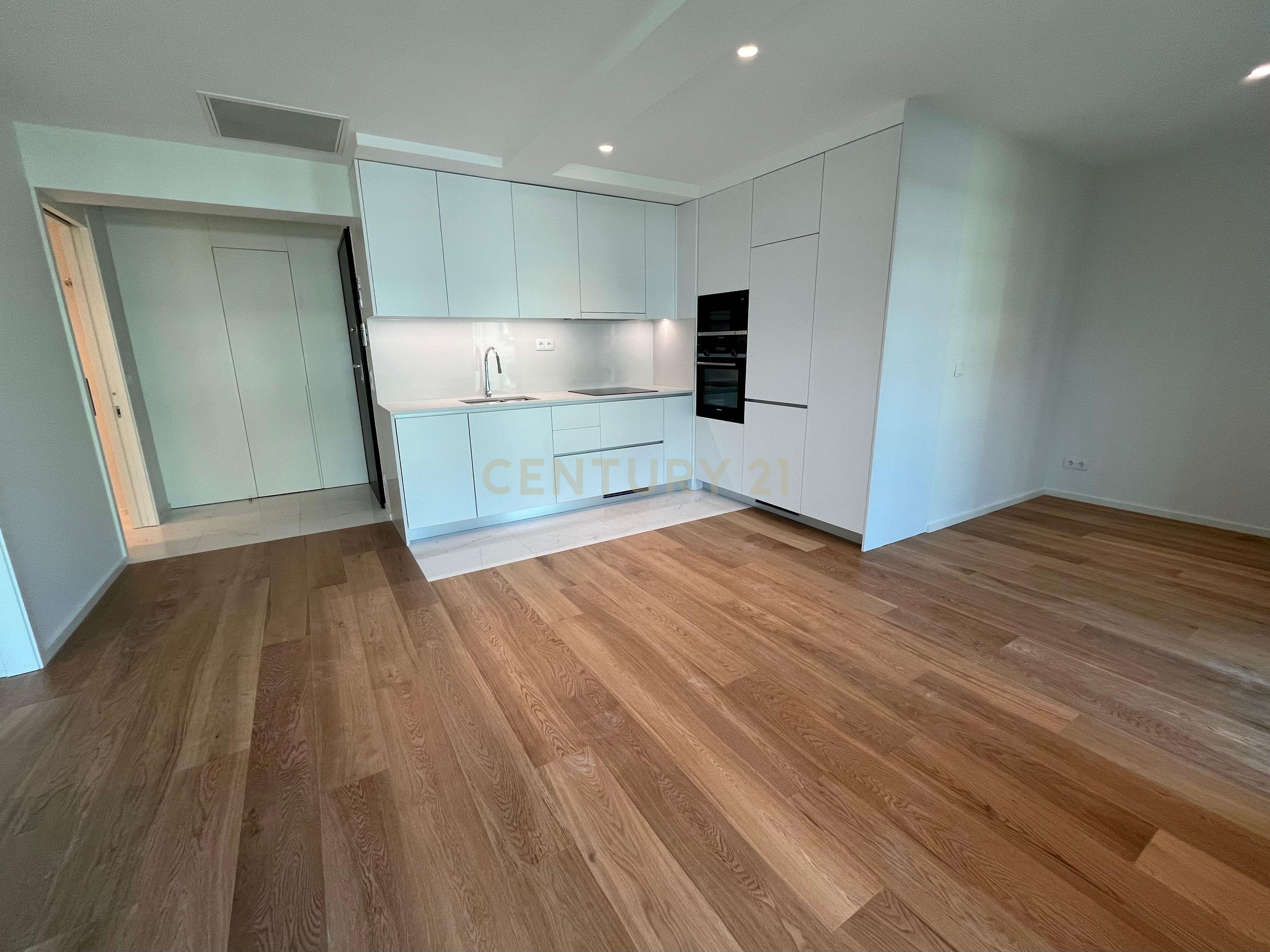 Apartamento a estrear con um quarto, garagem e arrecadação a pé do Parque Eduardo VII - Image 7