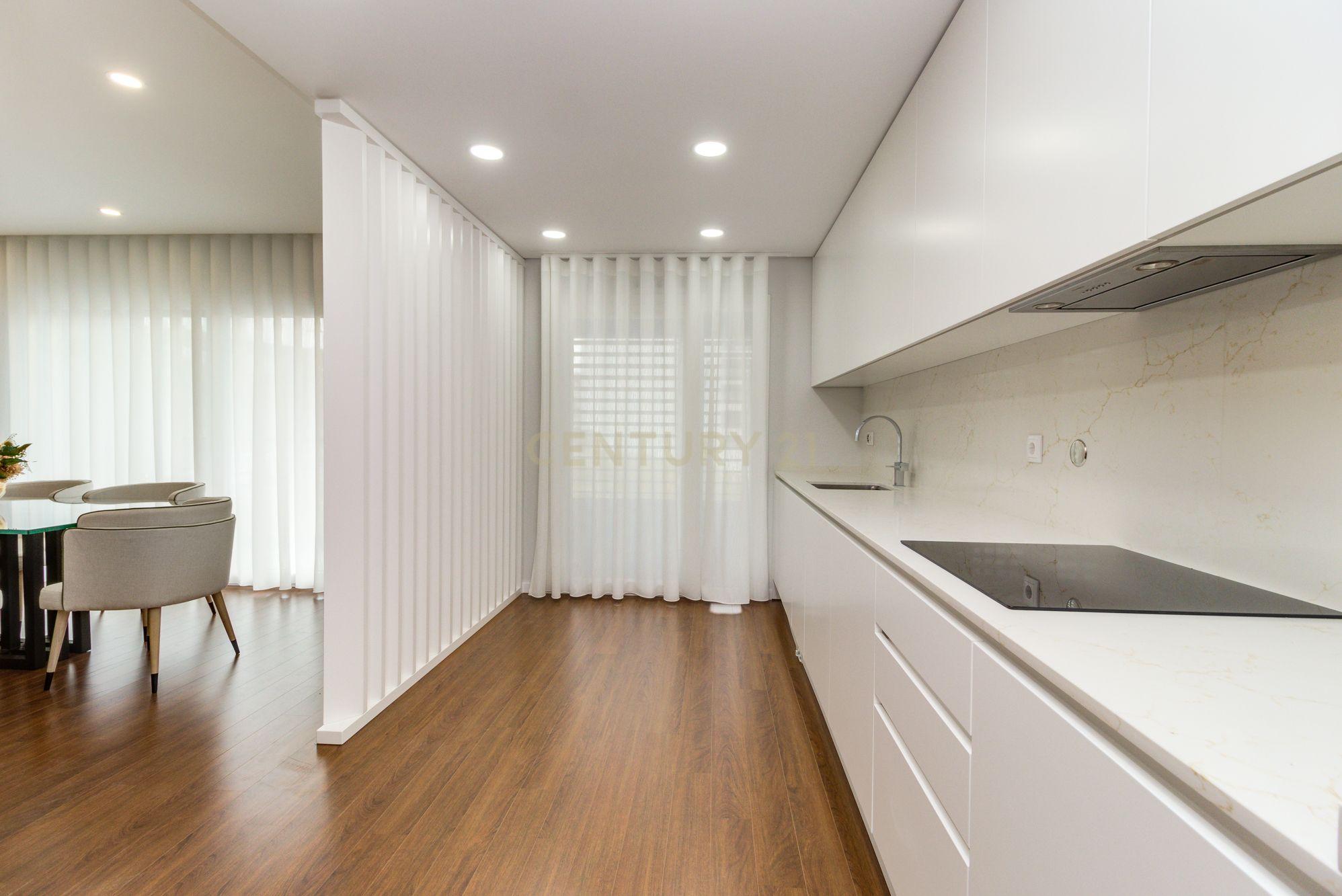 T3 NOVO com varandas e parqueamento - Image 8