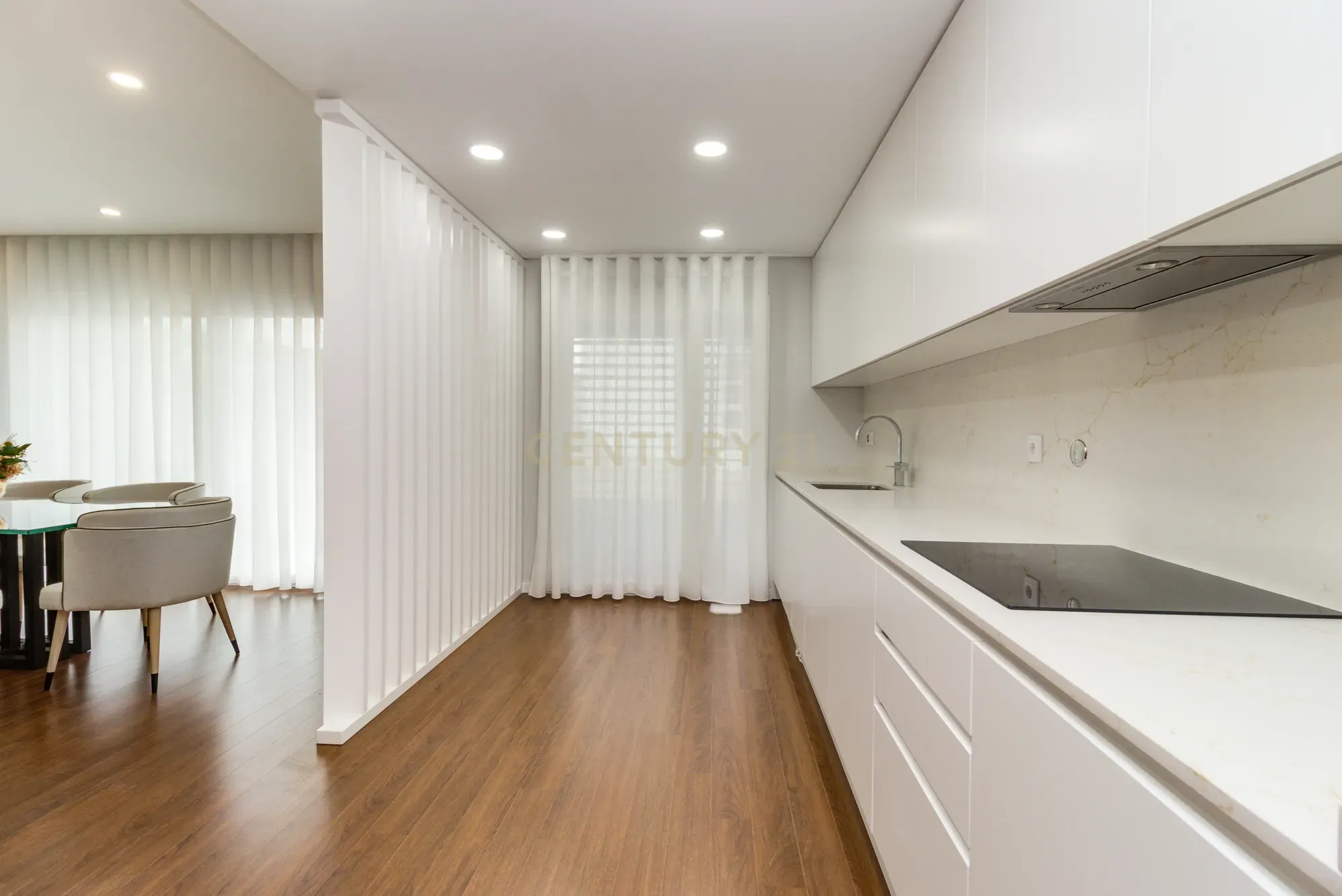 T3 NOVO com varandas e parqueamento - Image 11