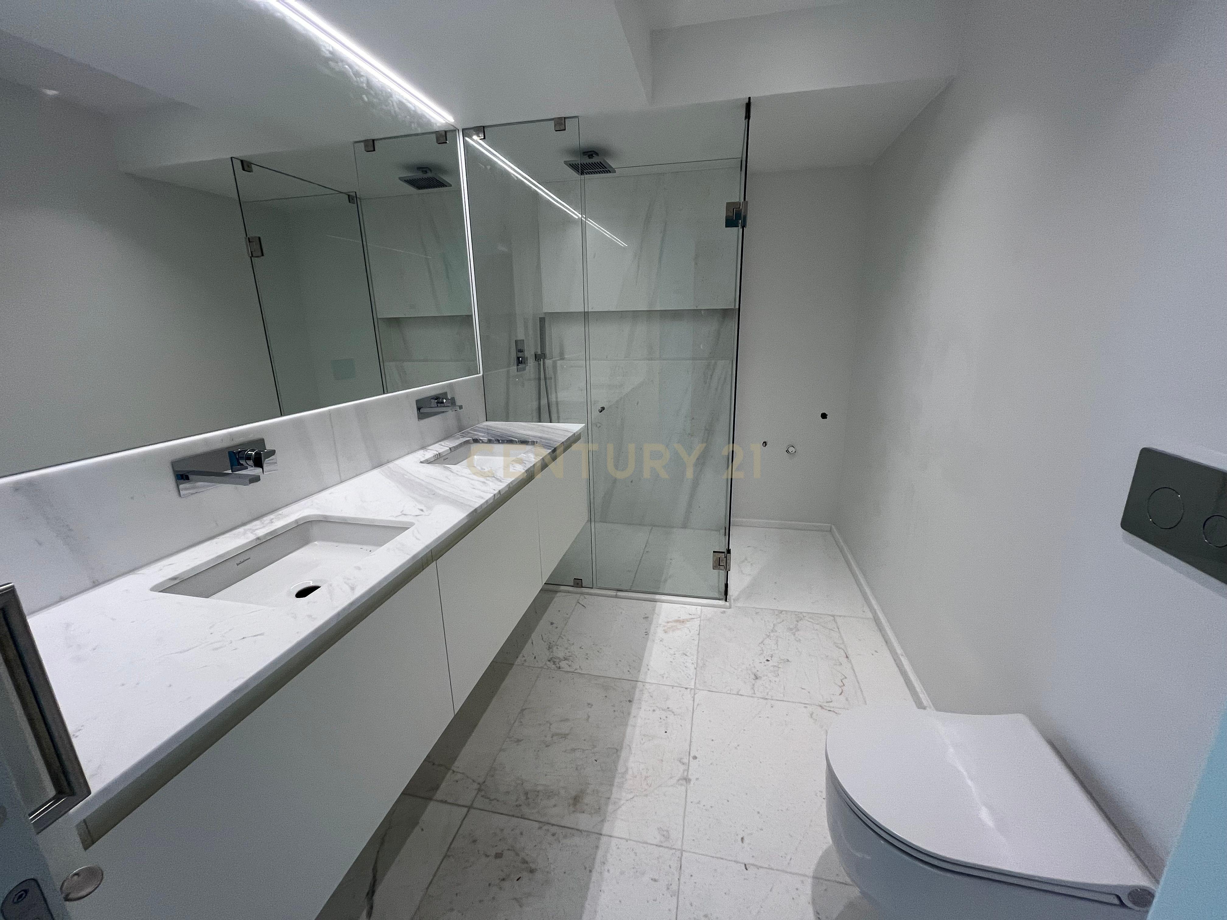 Apartamento a estrear con um quarto, garagem e arrecadação a pé do Parque Eduardo VII - Image 4