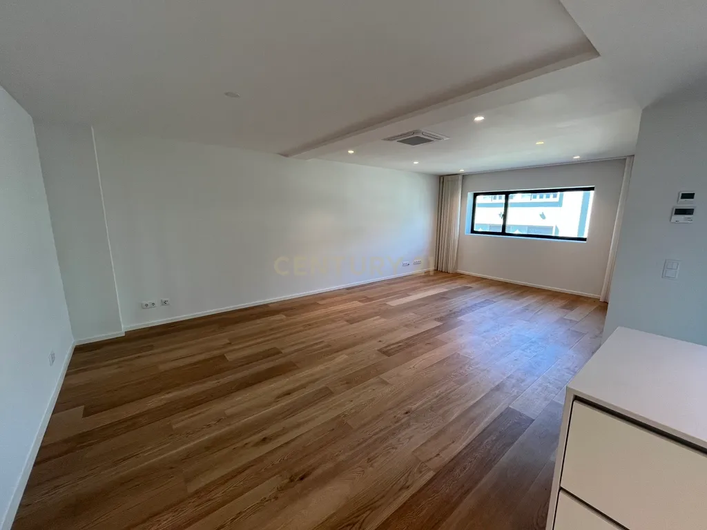 Apartamento novo com 2 quartos, com varandas, garagem e arrecadação - Image 2