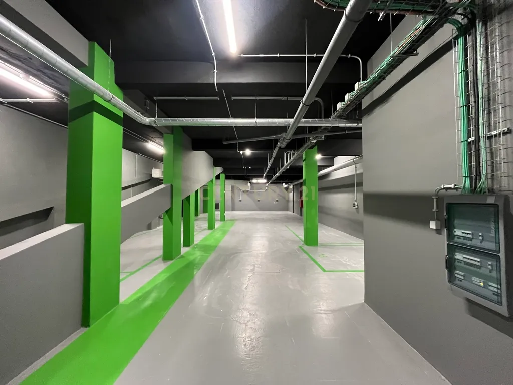 Apartamento de luxo; três suites e três varandas, com uma sala de 40 m2 em plano aberto e uma garagem no coração de Lisboa. - Image 35