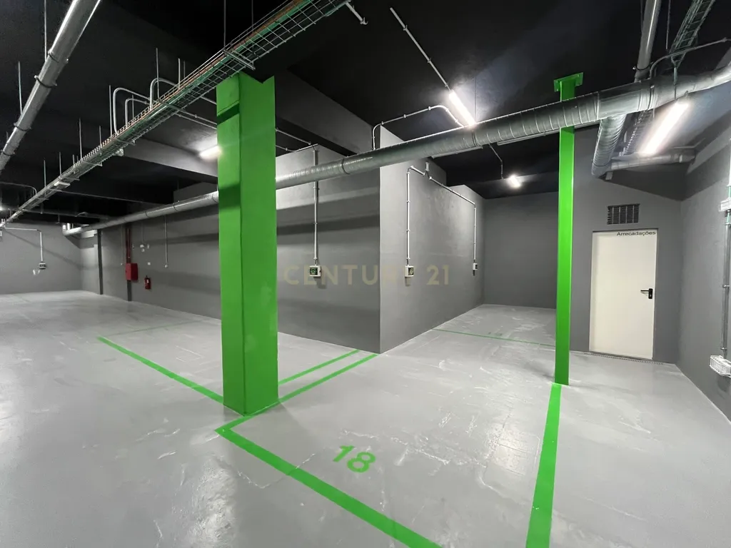 Apartamento de luxo; três suites e três varandas, com uma sala de 40 m2 em plano aberto e uma garagem no coração de Lisboa. - Image 37