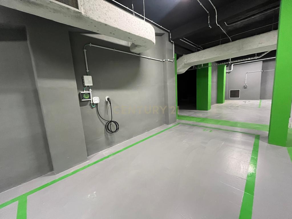 Apartamento de luxo; três suites e três varandas, com uma sala de 40 m2 em plano aberto e uma garagem no coração de Lisboa. - Image 39