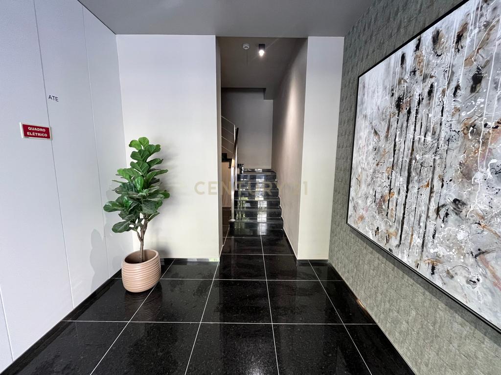 Apartamento de luxo; três suites e três varandas, com uma sala de 40 m2 em plano aberto e uma garagem no coração de Lisboa. - Image 38