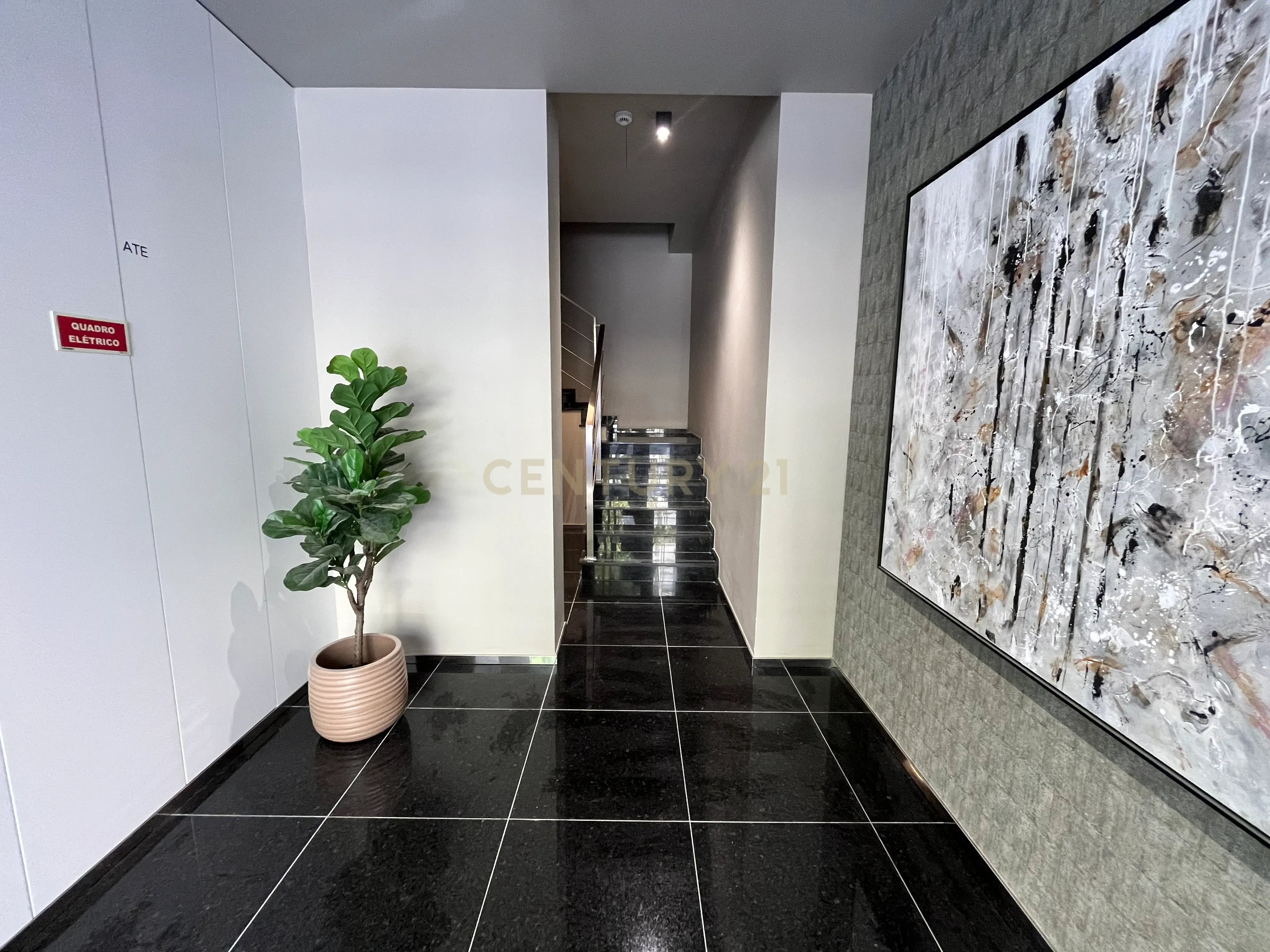Apartamento a estrear con um quarto, garagem e arrecadação a pé do Parque Eduardo VII - Image 18