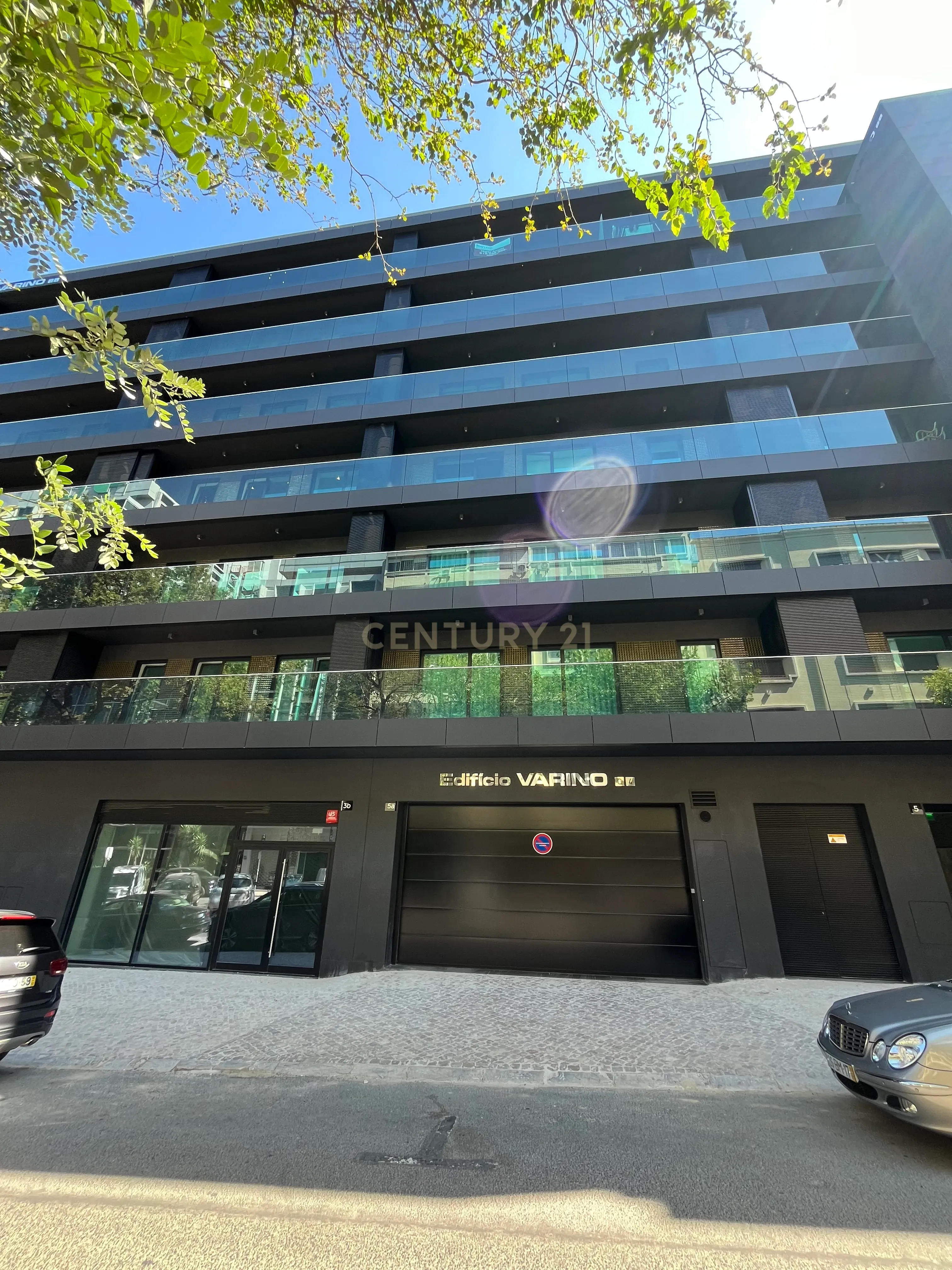 Apartamento a estrear con um quarto, garagem e arrecadação a pé do Parque Eduardo VII - Image 3