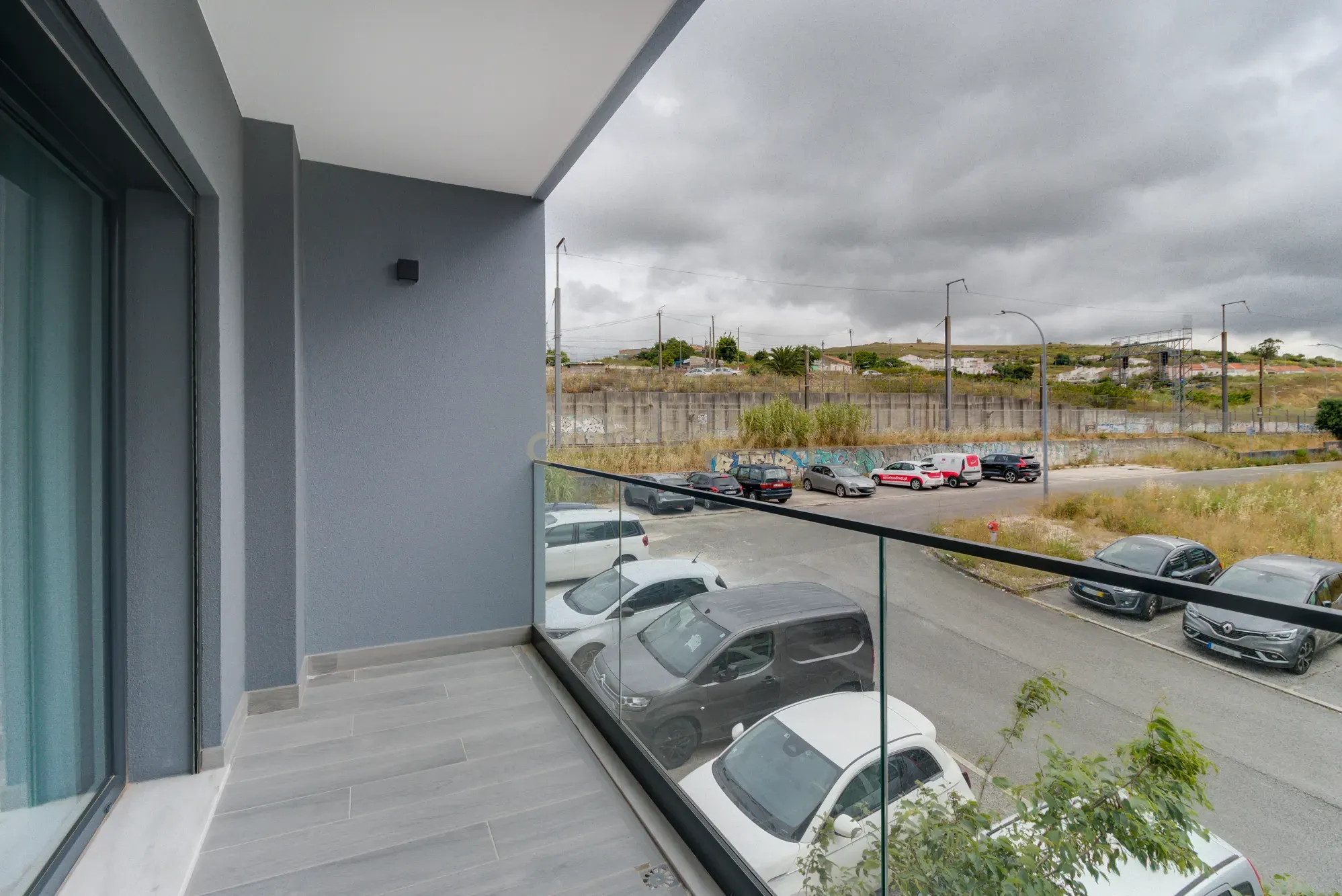 T3 NOVO com varandas e parqueamento - Image 16