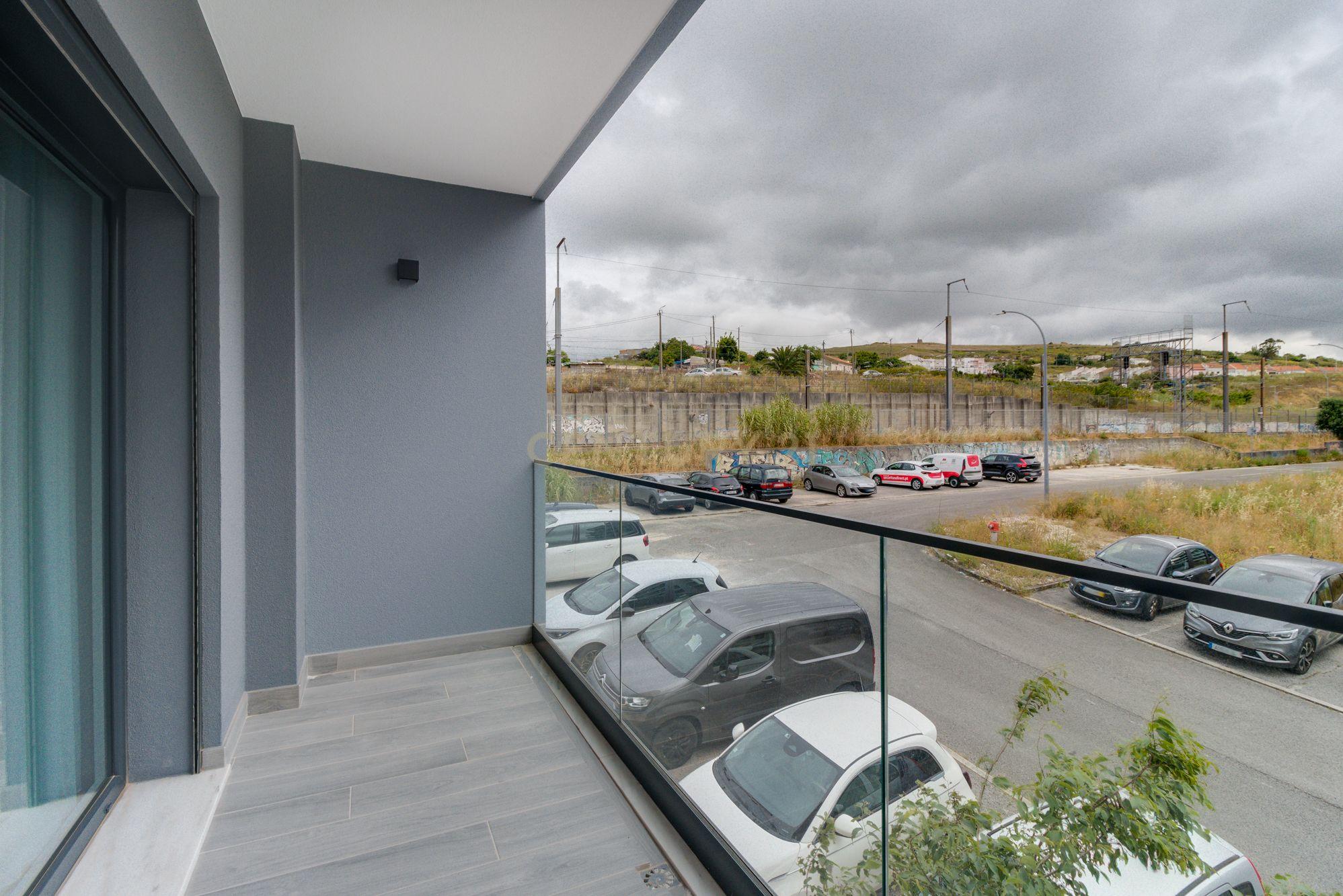 T3 NOVO com varandas e parqueamento - Image 18