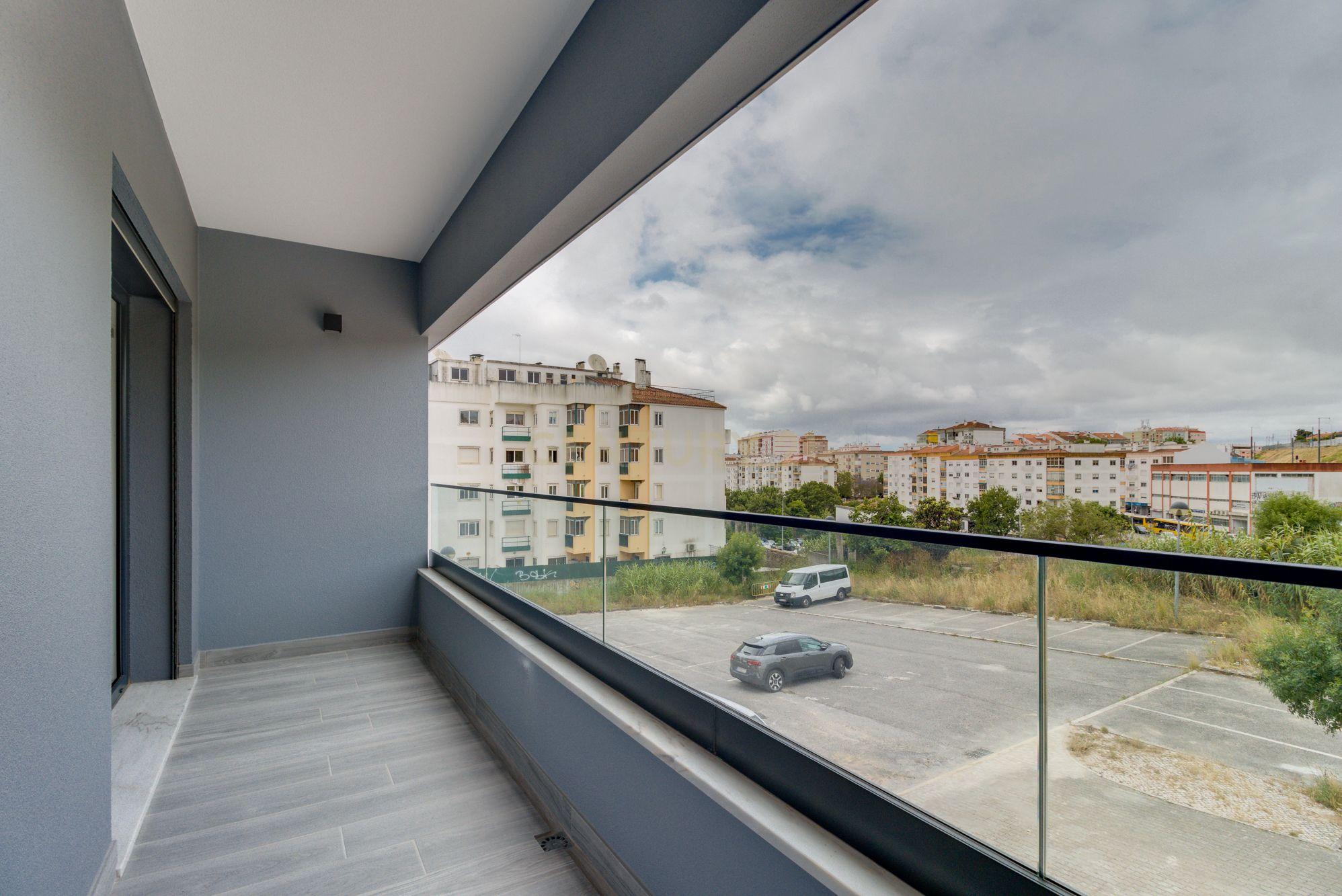 T3 NOVO com varandas e parqueamento - Image 12