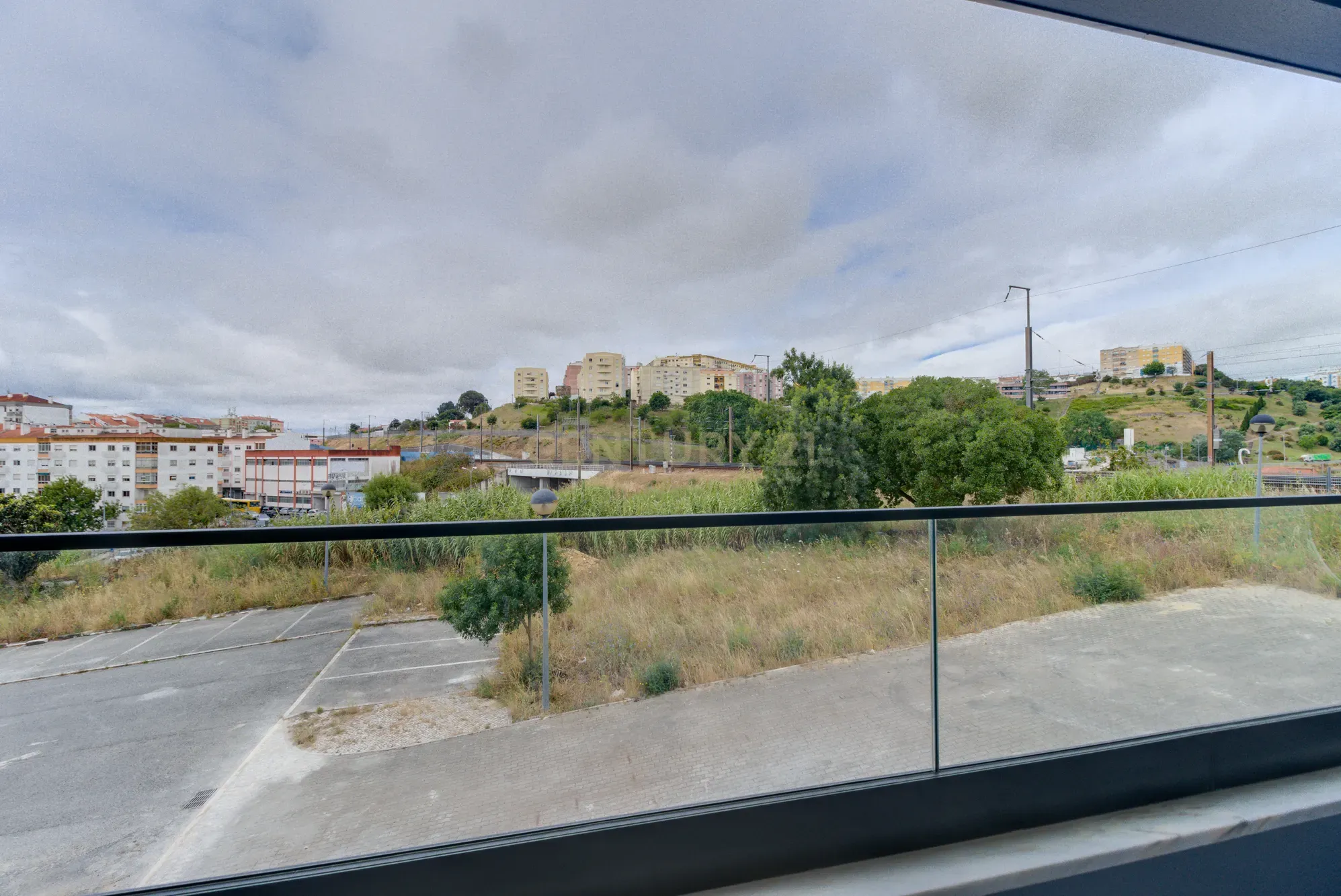 T3 NOVO com varandas e parqueamento - Image 24