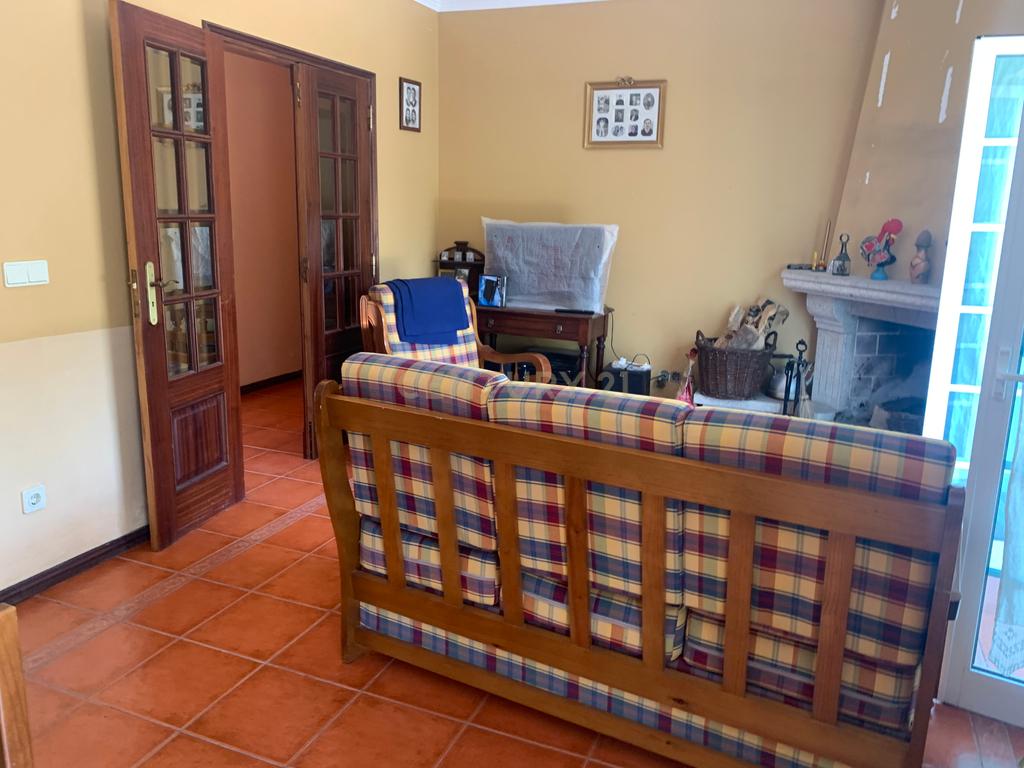 Moradia Térrea com 10.000m2 tereno no Gerês - Image 2