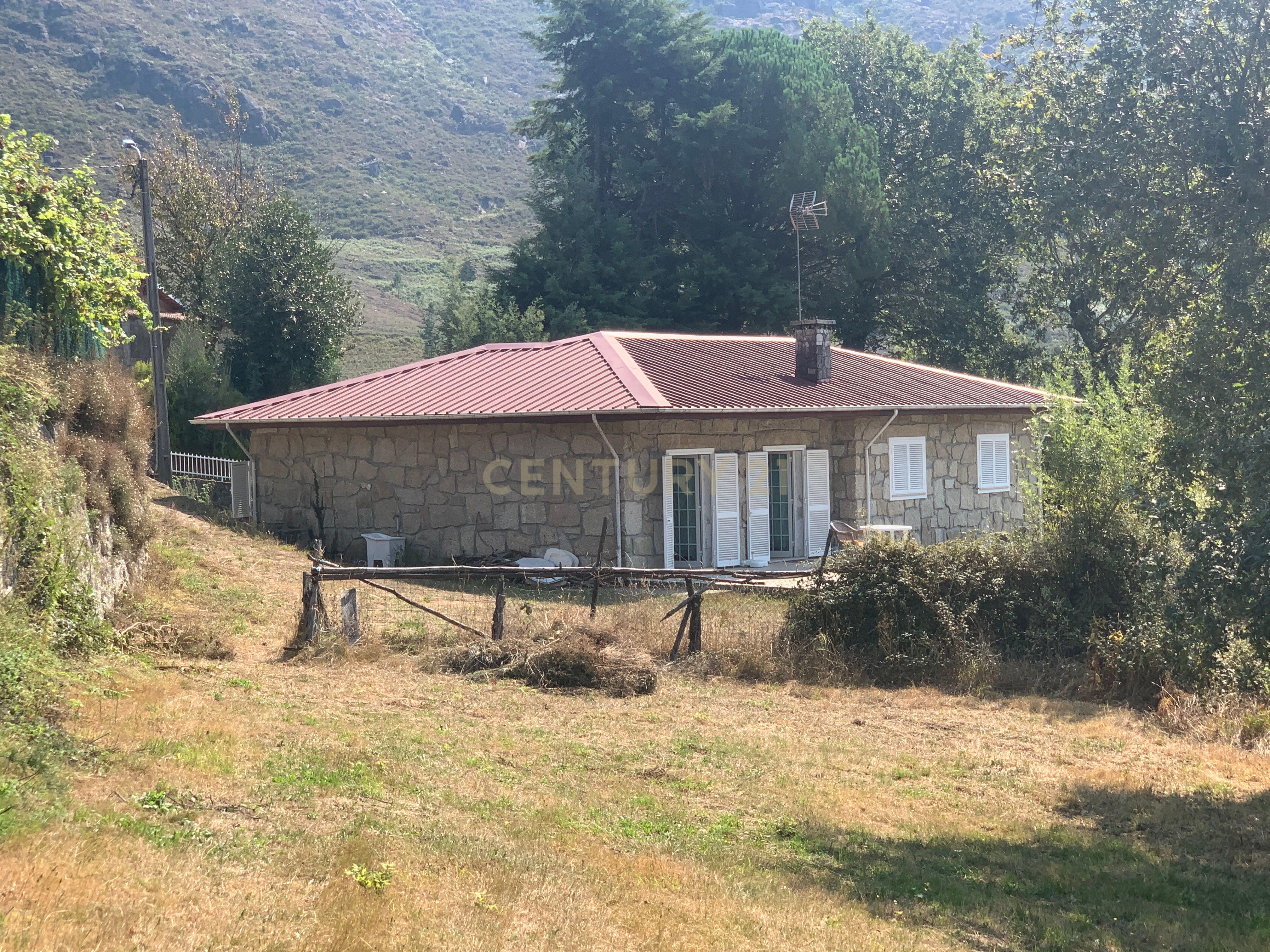 Moradia Térrea com 10.000m2 tereno no Gerês - Image 23