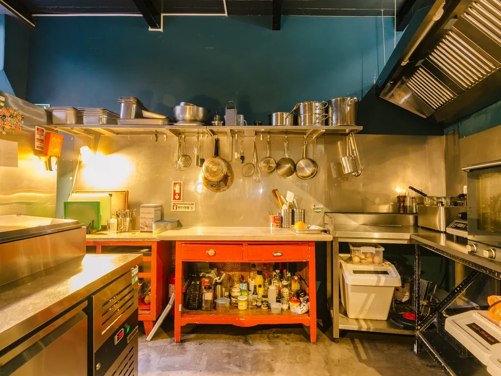 Bar com cozinha equipada - LISBOA - SÃO BENTO - Image 17