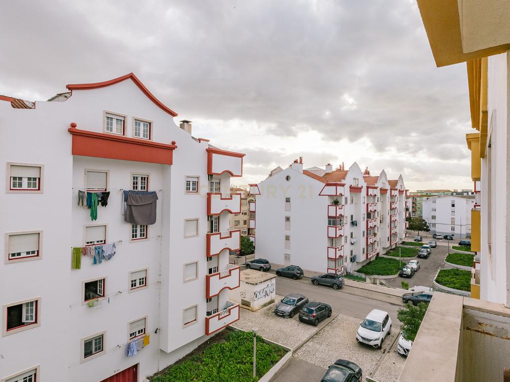 Apartamento T5 Duplex em Alcochete para venda. - Image 3