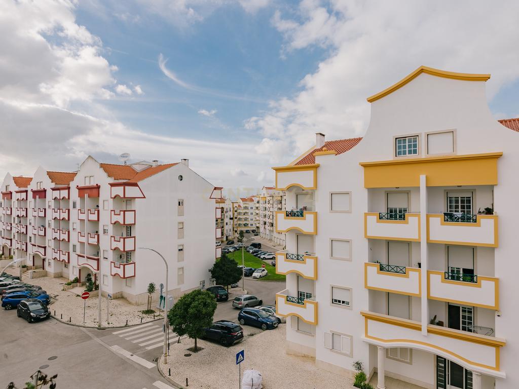 Apartamento T5 Duplex em Alcochete para venda. - Image 1